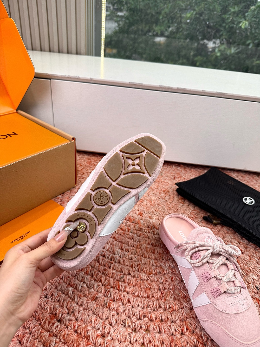 🌾G000所见即所得2026年春夏秀场上推出的 LV Footprint Soccer 芭蕾运动鞋是 P