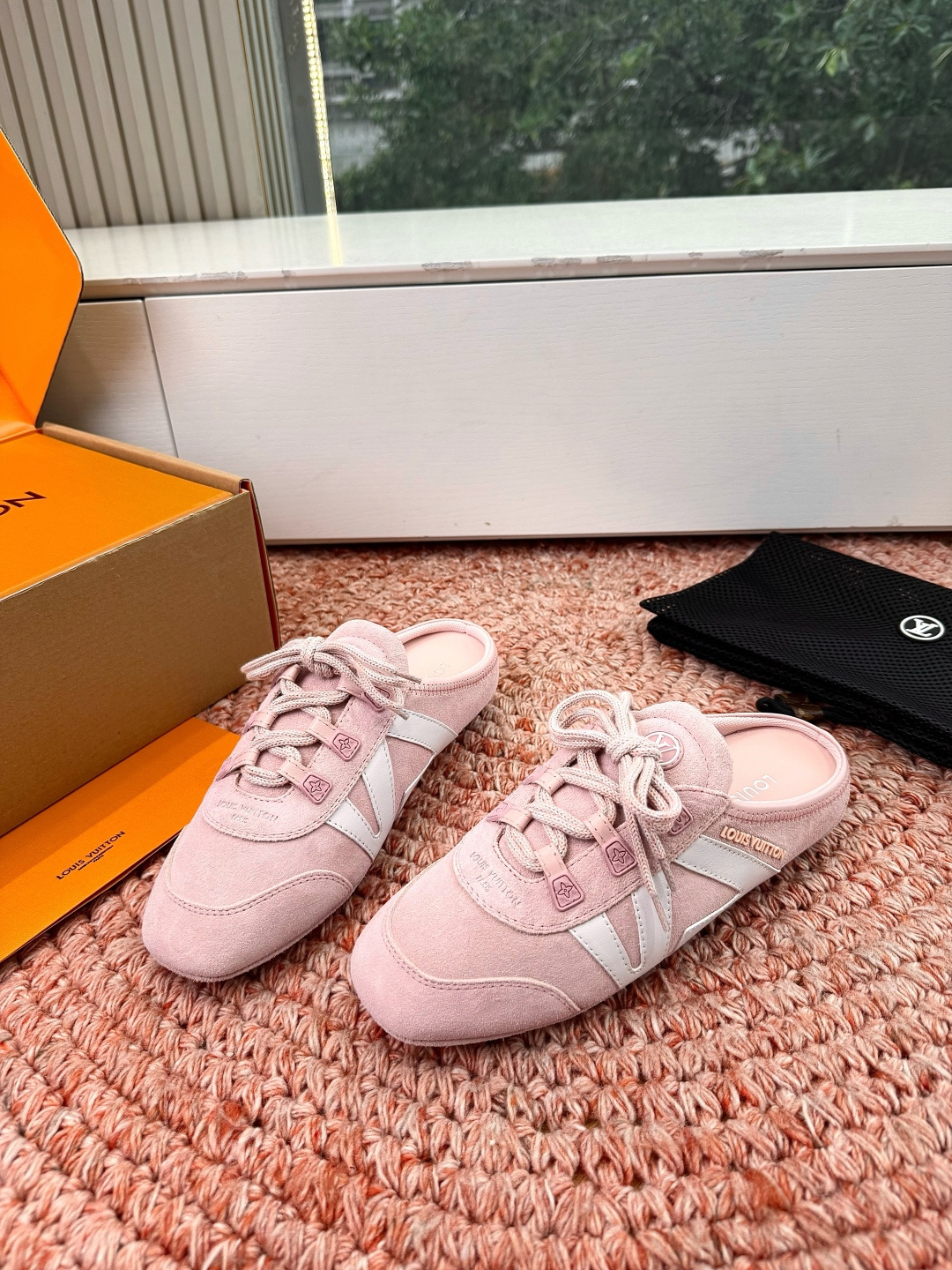 🌾G000所见即所得2026年春夏秀场上推出的 LV Footprint Soccer 芭蕾运动鞋是 P