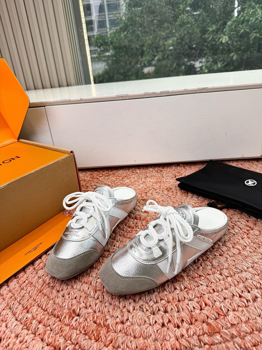 🌾G000所见即所得2026年春夏秀场上推出的 LV Footprint Soccer 芭蕾运动鞋是 P