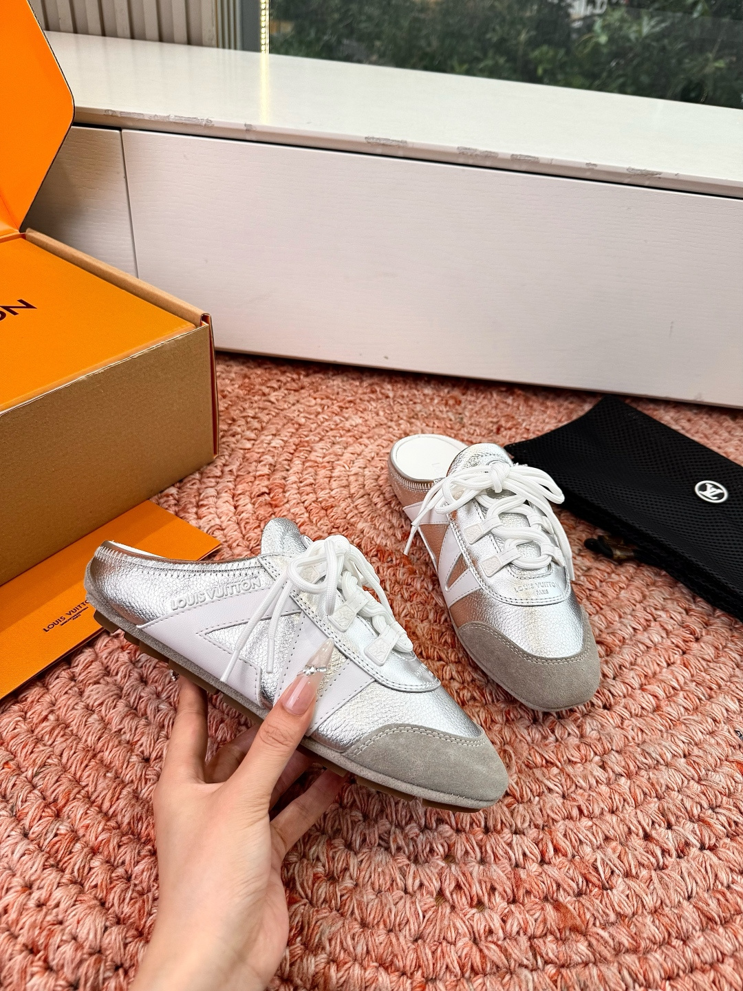 🌾G000所见即所得2026年春夏秀场上推出的 LV Footprint Soccer 芭蕾运动鞋是 P