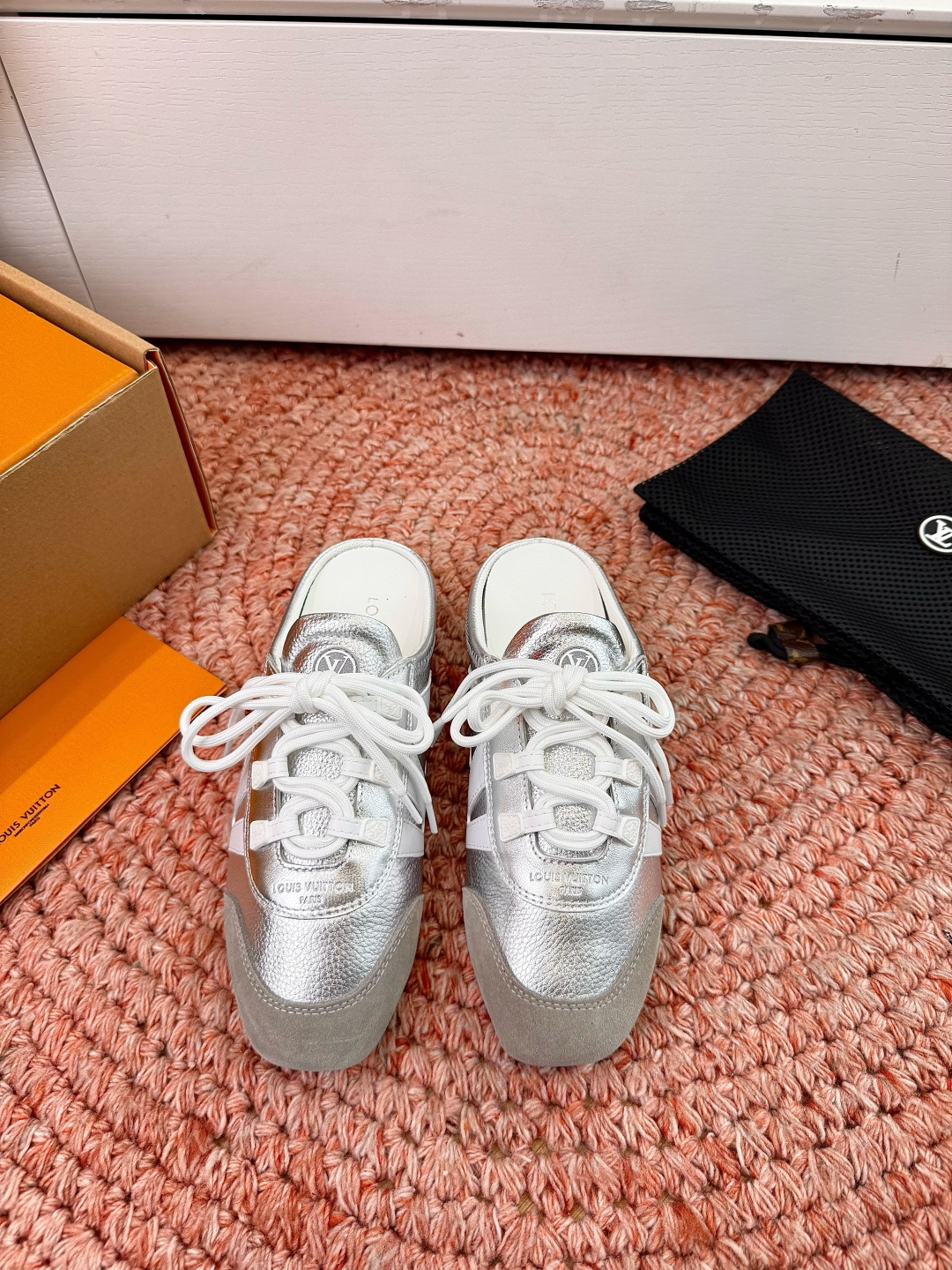 🌾G000所见即所得2026年春夏秀场上推出的 LV Footprint Soccer 芭蕾运动鞋是 P