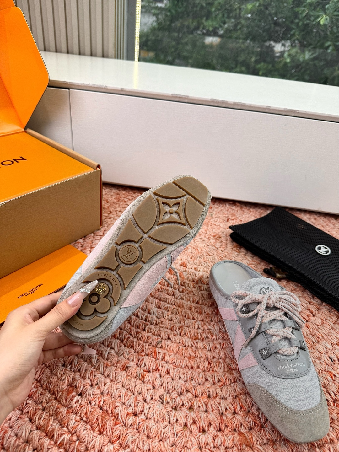 🌾G000所见即所得2026年春夏秀场上推出的 LV Footprint Soccer 芭蕾运动鞋是 P