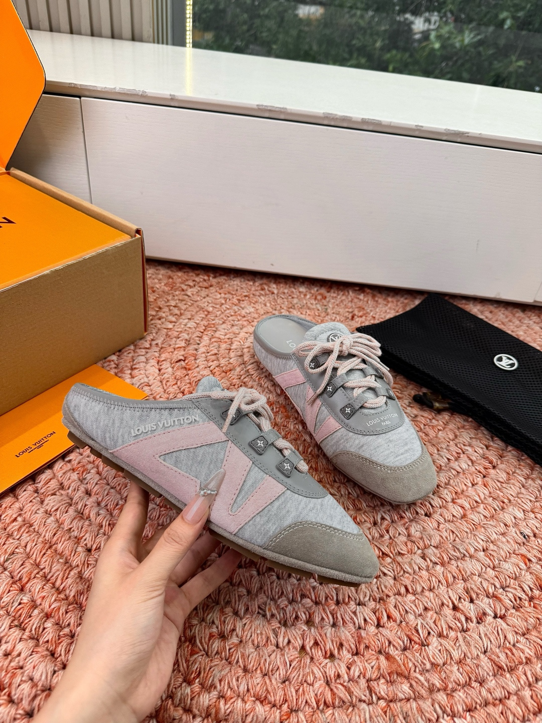 🌾G000所见即所得2026年春夏秀场上推出的 LV Footprint Soccer 芭蕾运动鞋是 P