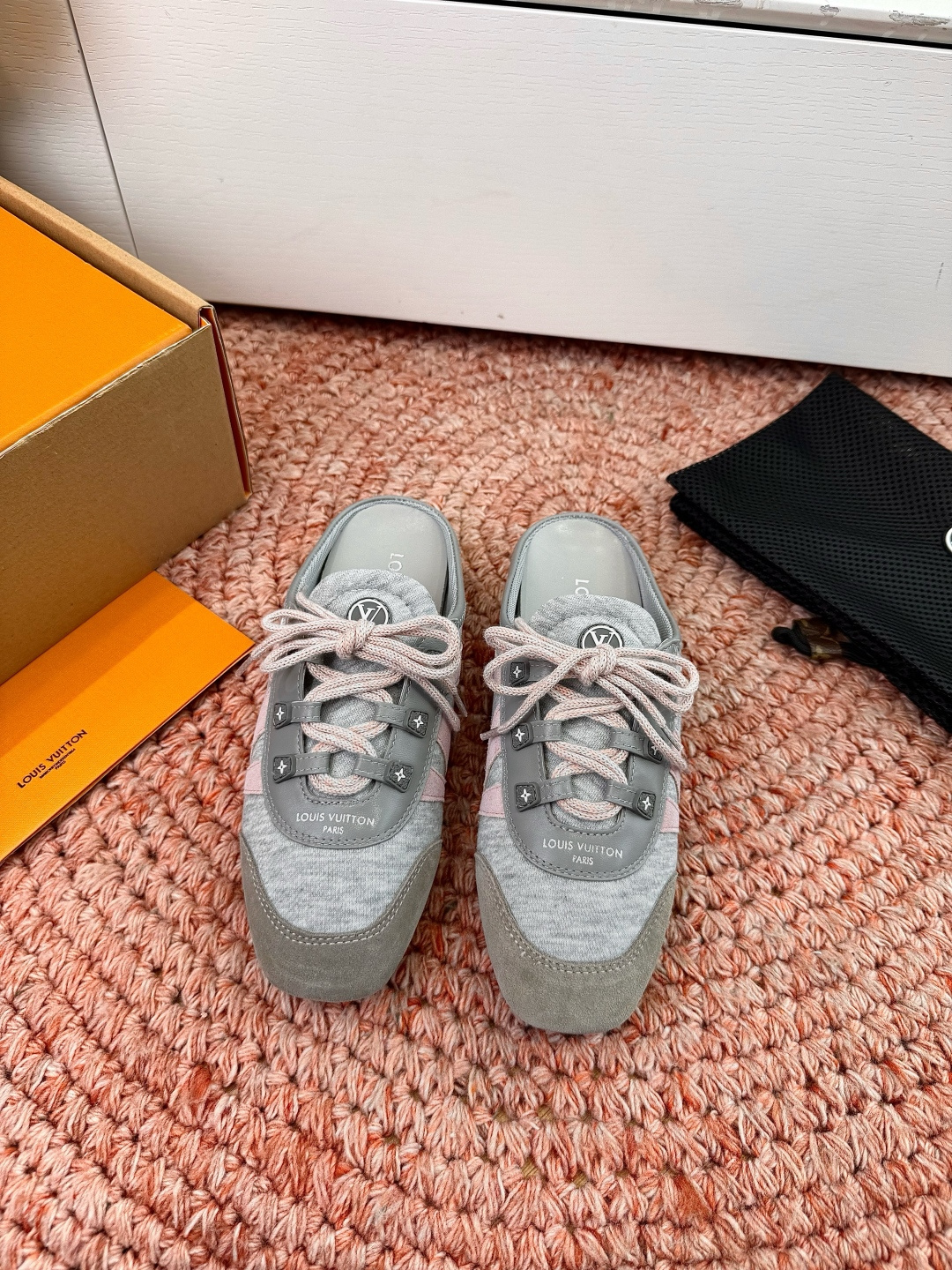 🌾G000所见即所得2026年春夏秀场上推出的 LV Footprint Soccer 芭蕾运动鞋是 P
