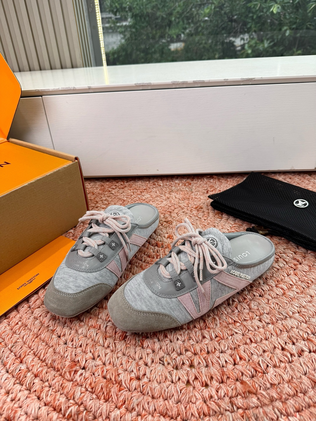 🌾G000所见即所得2026年春夏秀场上推出的 LV Footprint Soccer 芭蕾运动鞋是 P
