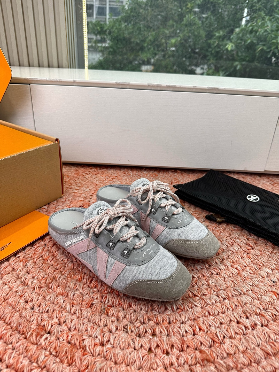 🌾G000所见即所得2026年春夏秀场上推出的 LV Footprint Soccer 芭蕾运动鞋是 P