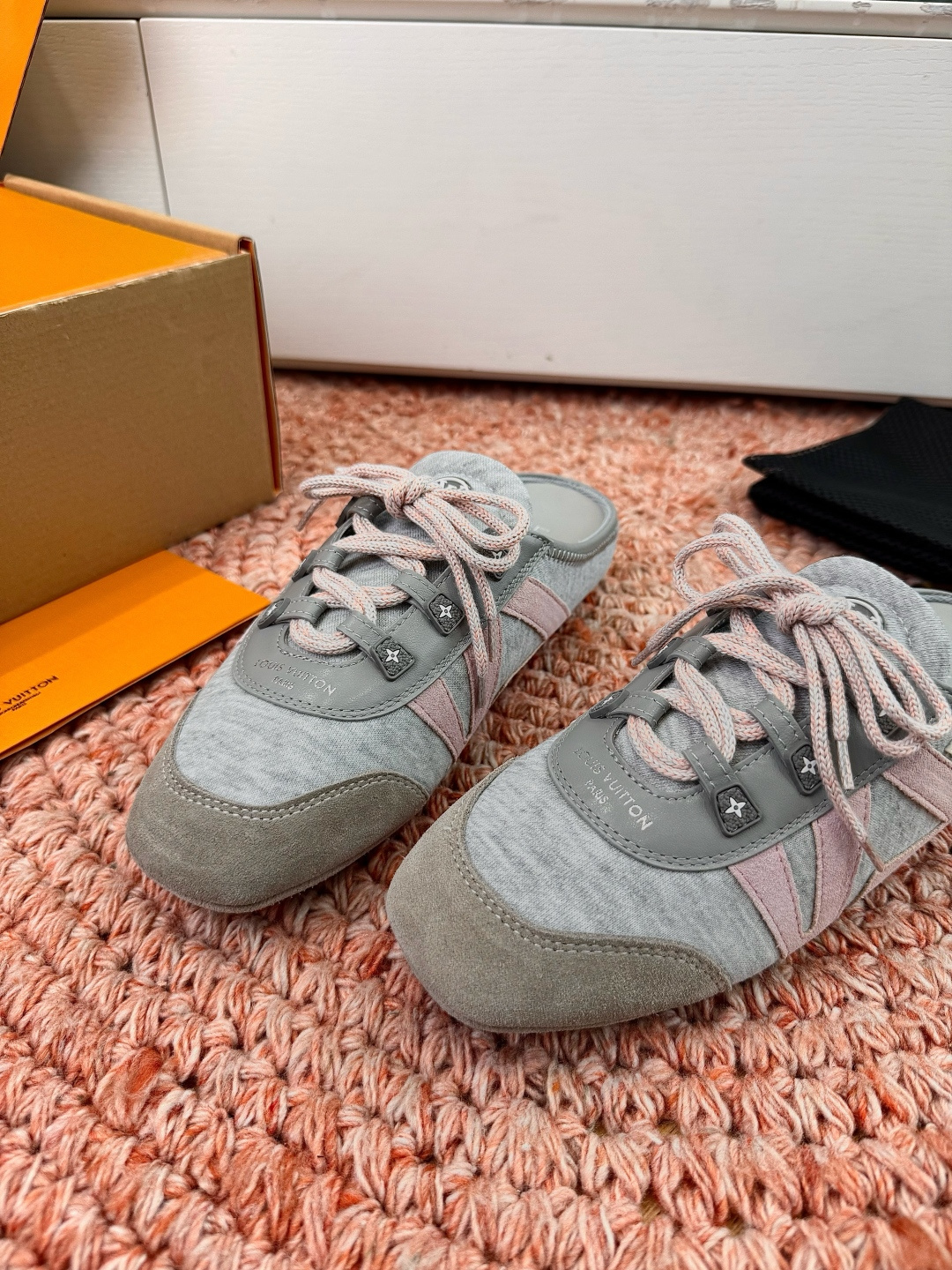 🌾G000所见即所得2026年春夏秀场上推出的 LV Footprint Soccer 芭蕾运动鞋是 P
