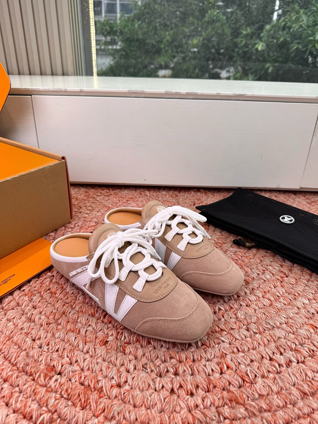 🌾G000所见即所得2026年春夏秀场上推出的 LV Footprint Soccer 芭蕾运动鞋是 P