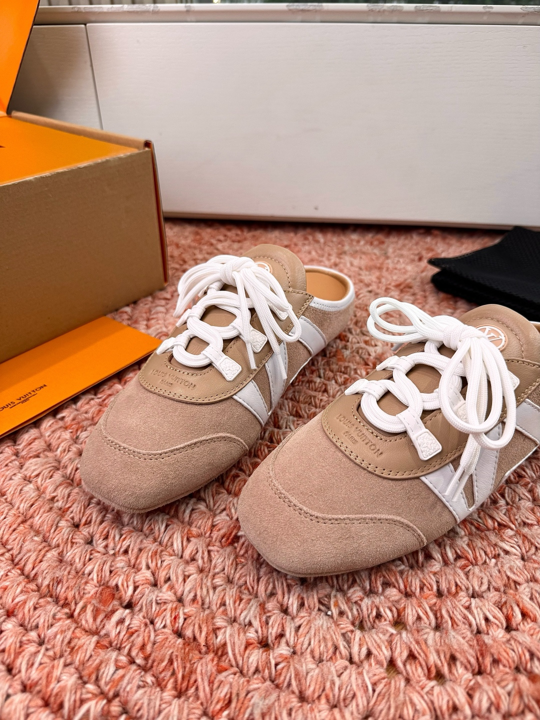 🌾G000所见即所得2026年春夏秀场上推出的 LV Footprint Soccer 芭蕾运动鞋是 P