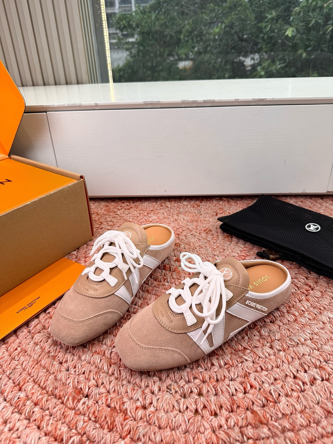 🌾G000所见即所得2026年春夏秀场上推出的 LV Footprint Soccer 芭蕾运动鞋是 P