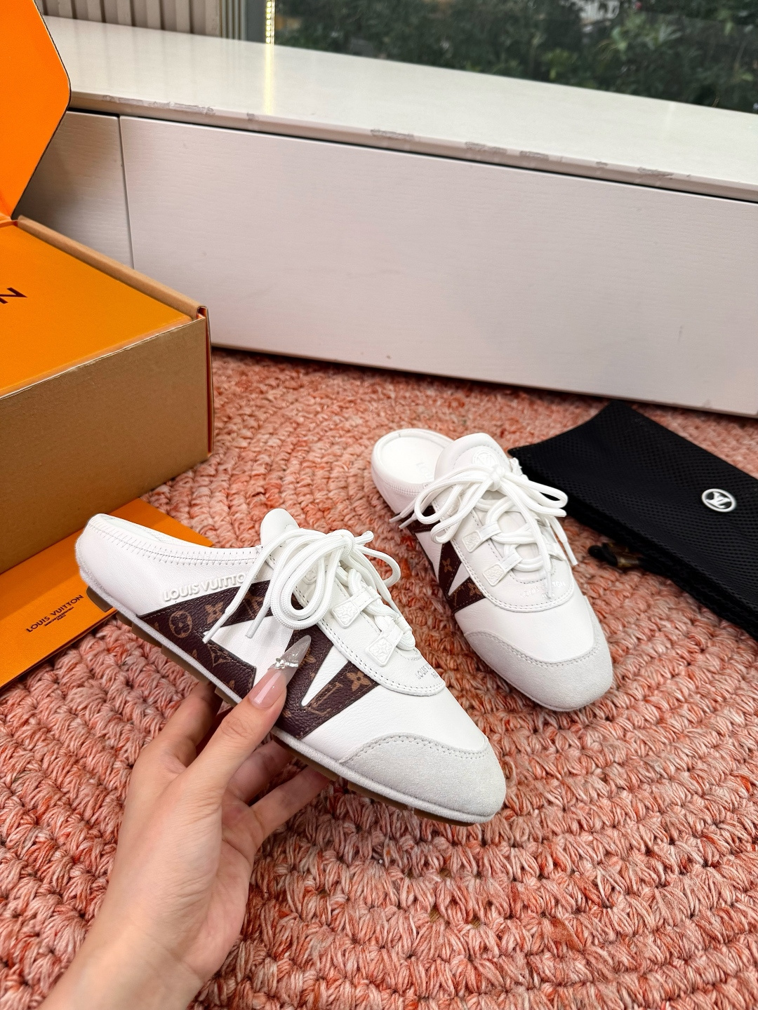 🌾G000所见即所得2026年春夏秀场上推出的 LV Footprint Soccer 芭蕾运动鞋是 P