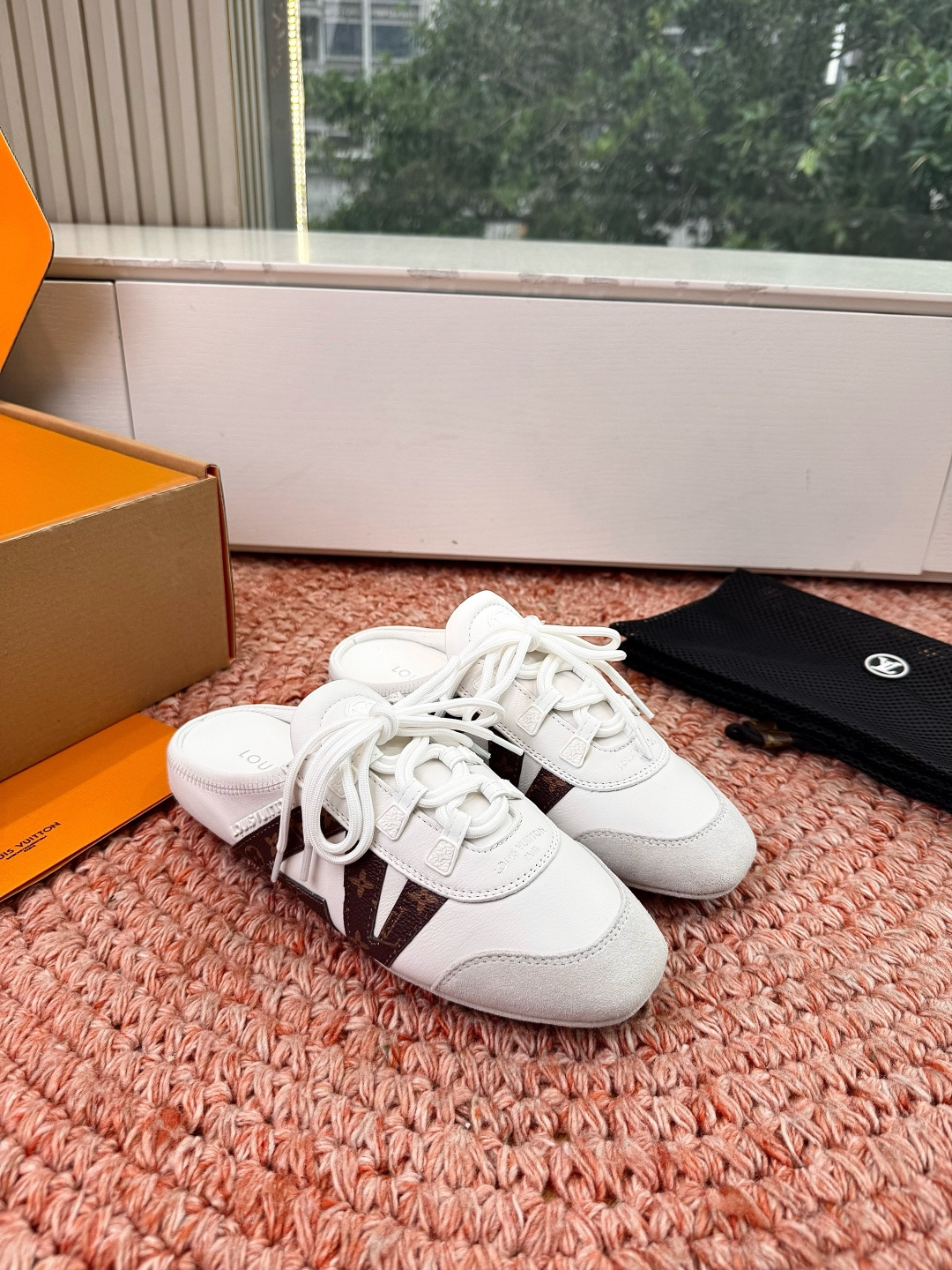 🌾G000所见即所得2026年春夏秀场上推出的 LV Footprint Soccer 芭蕾运动鞋是 P