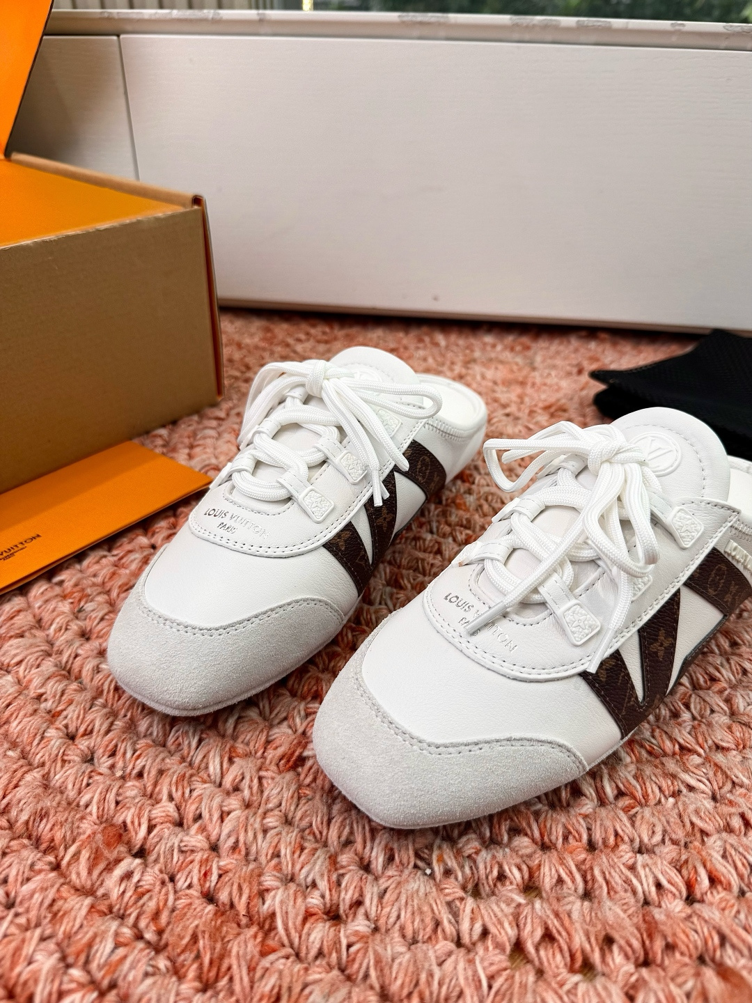 🌾G000所见即所得2026年春夏秀场上推出的 LV Footprint Soccer 芭蕾运动鞋是 P