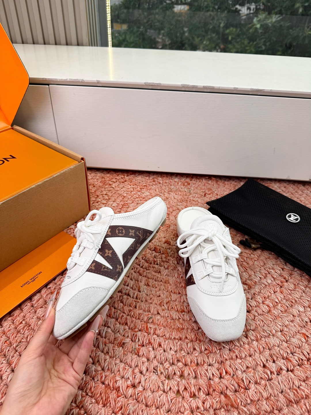 🌾G000所见即所得2026年春夏秀场上推出的 LV Footprint Soccer 芭蕾运动鞋是 P