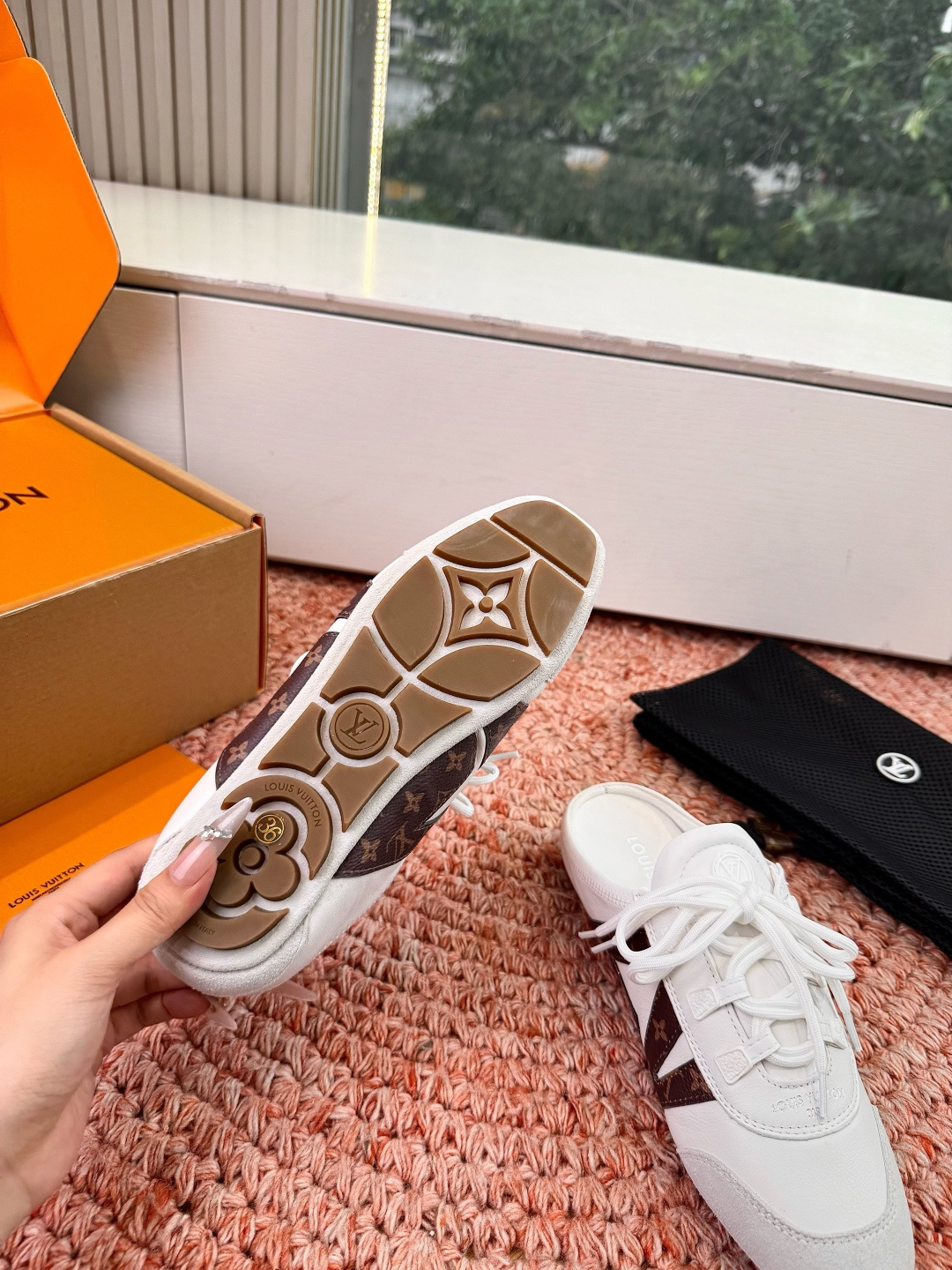 🌾G000所见即所得2026年春夏秀场上推出的 LV Footprint Soccer 芭蕾运动鞋是 P