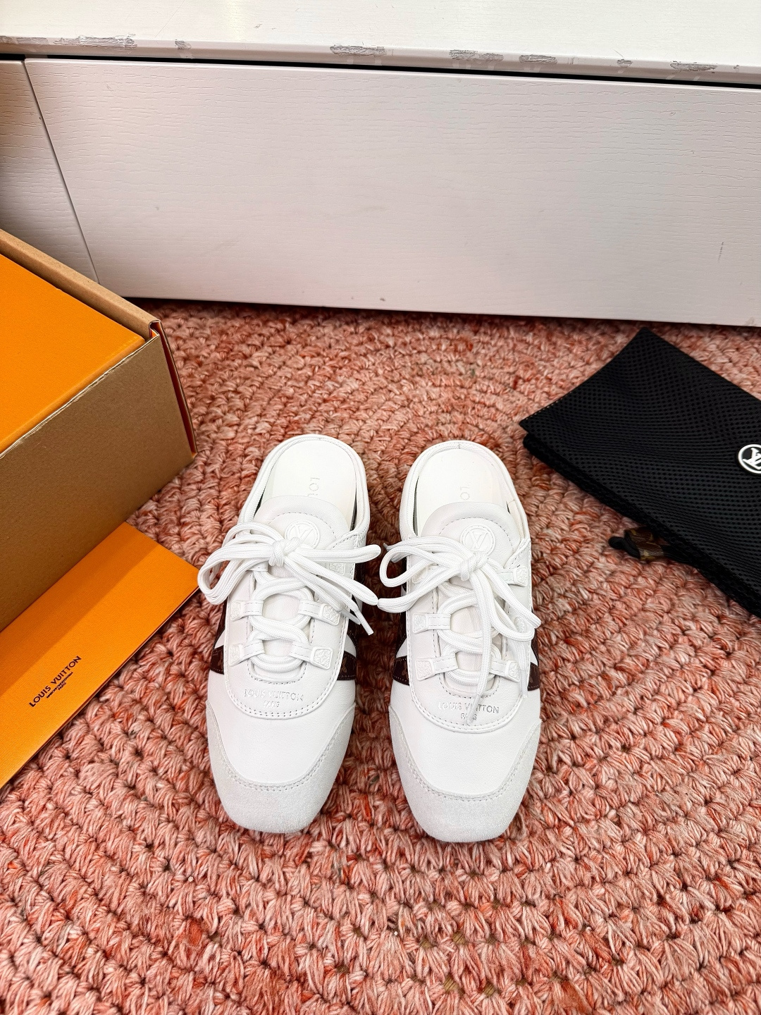 🌾G000所见即所得2026年春夏秀场上推出的 LV Footprint Soccer 芭蕾运动鞋是 P