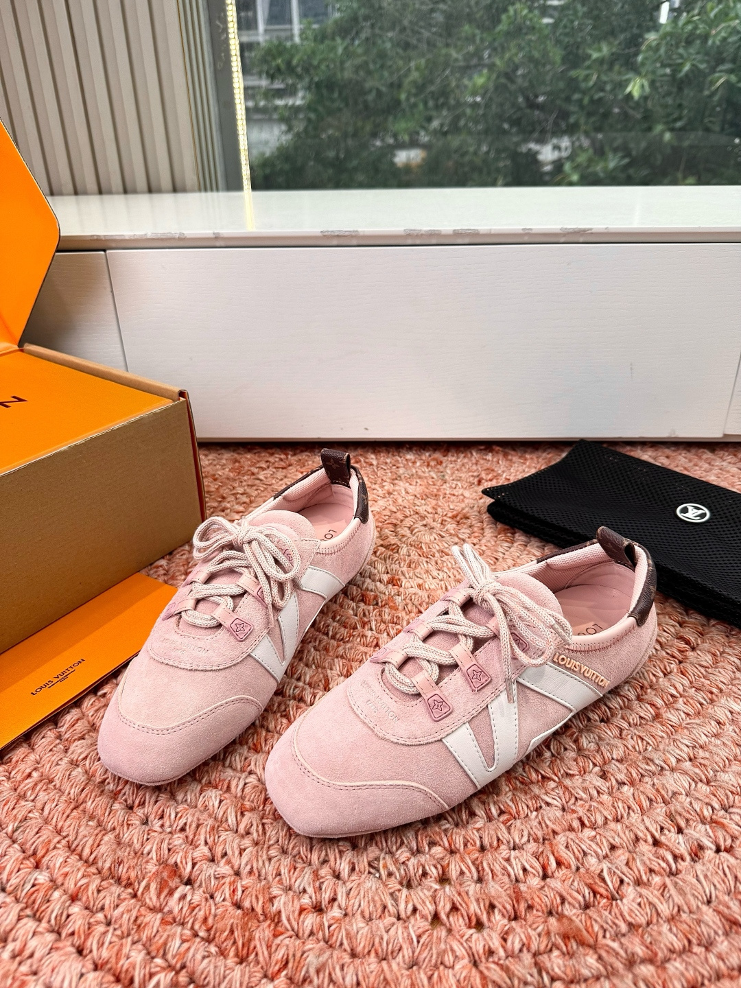 🌾G000所见即所得2026年春夏秀场上推出的 LV Footprint Soccer 芭蕾运动鞋是 P