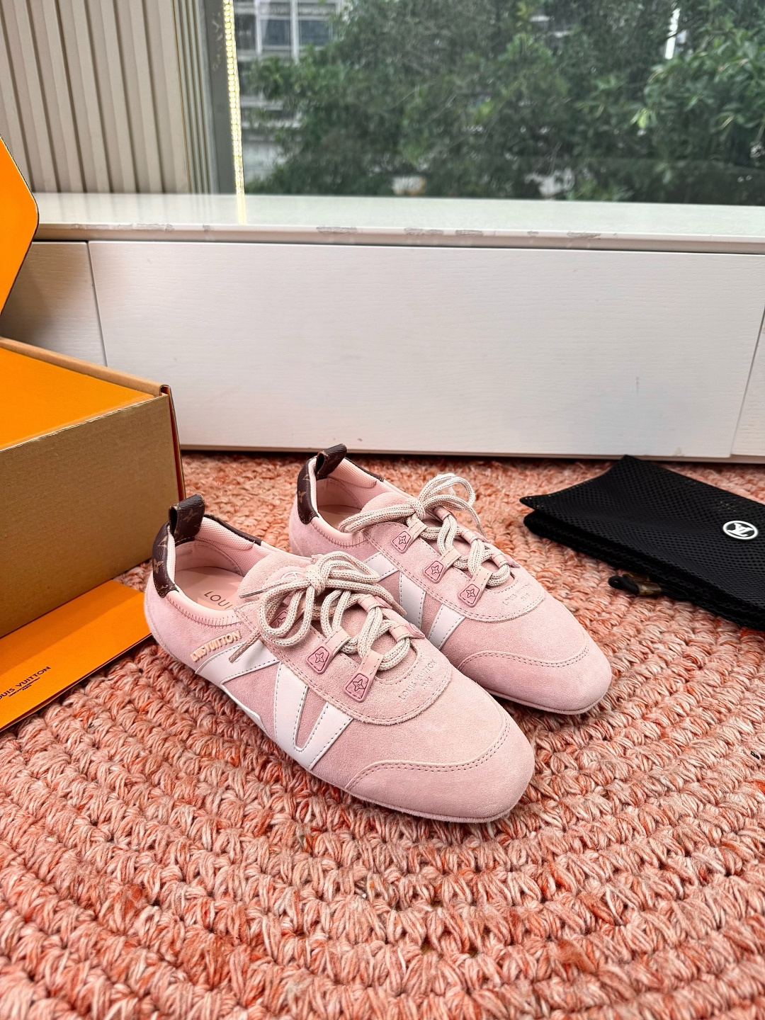🌾G000所见即所得2026年春夏秀场上推出的 LV Footprint Soccer 芭蕾运动鞋是 P