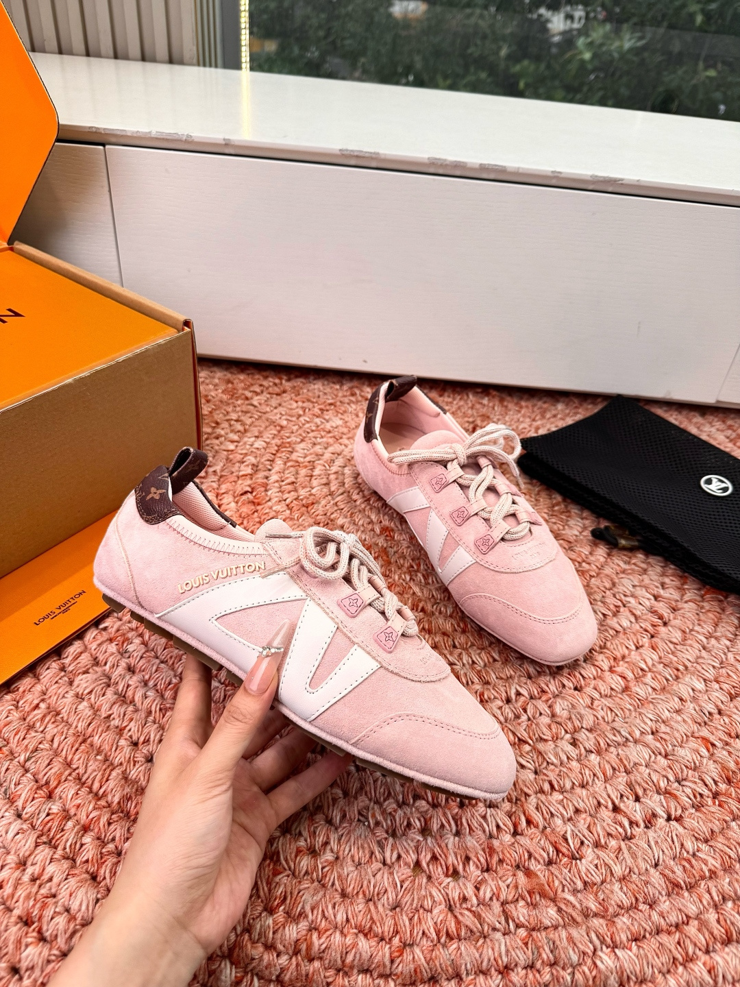 🌾G000所见即所得2026年春夏秀场上推出的 LV Footprint Soccer 芭蕾运动鞋是 P