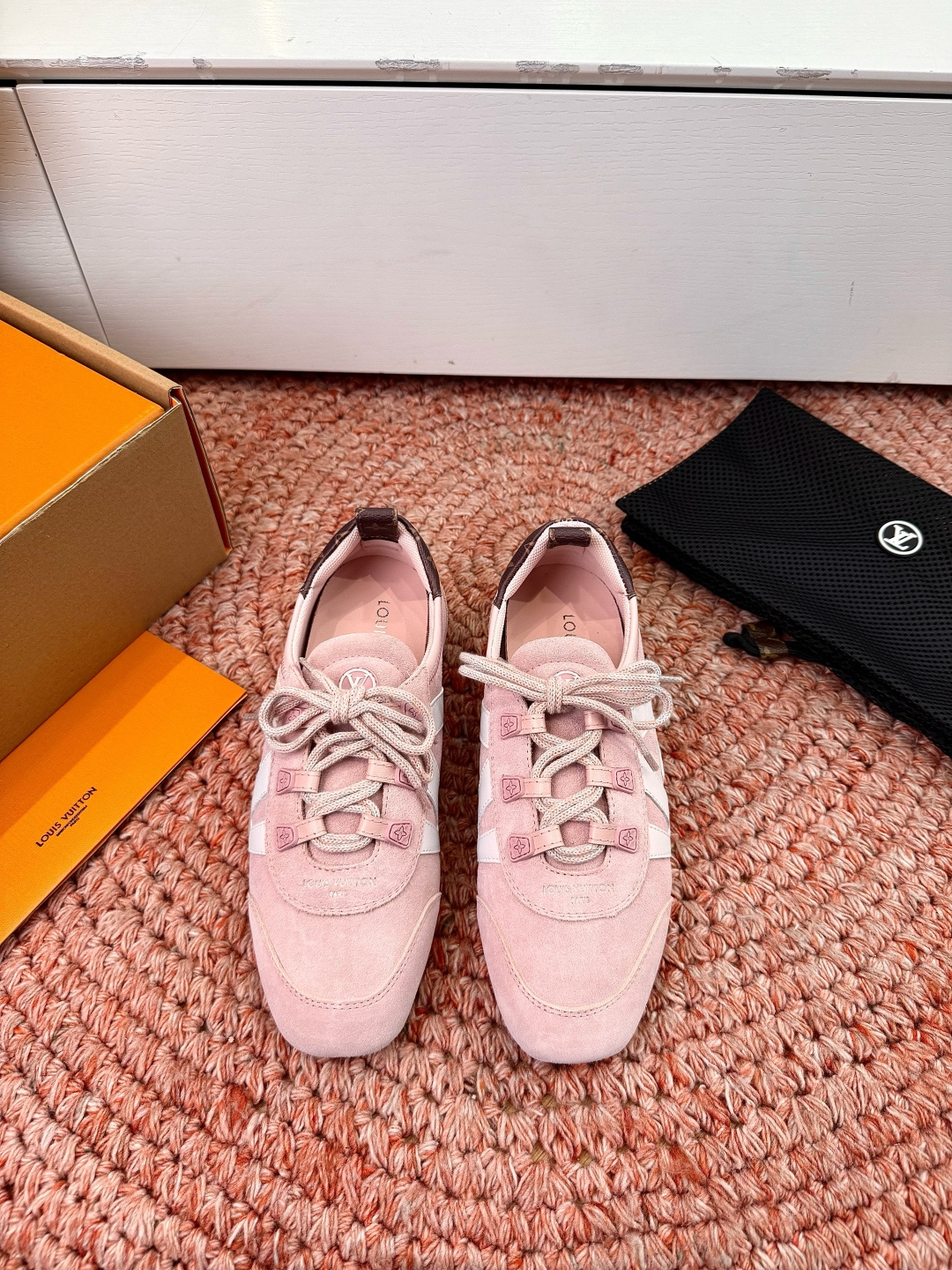 🌾G000所见即所得2026年春夏秀场上推出的 LV Footprint Soccer 芭蕾运动鞋是 P