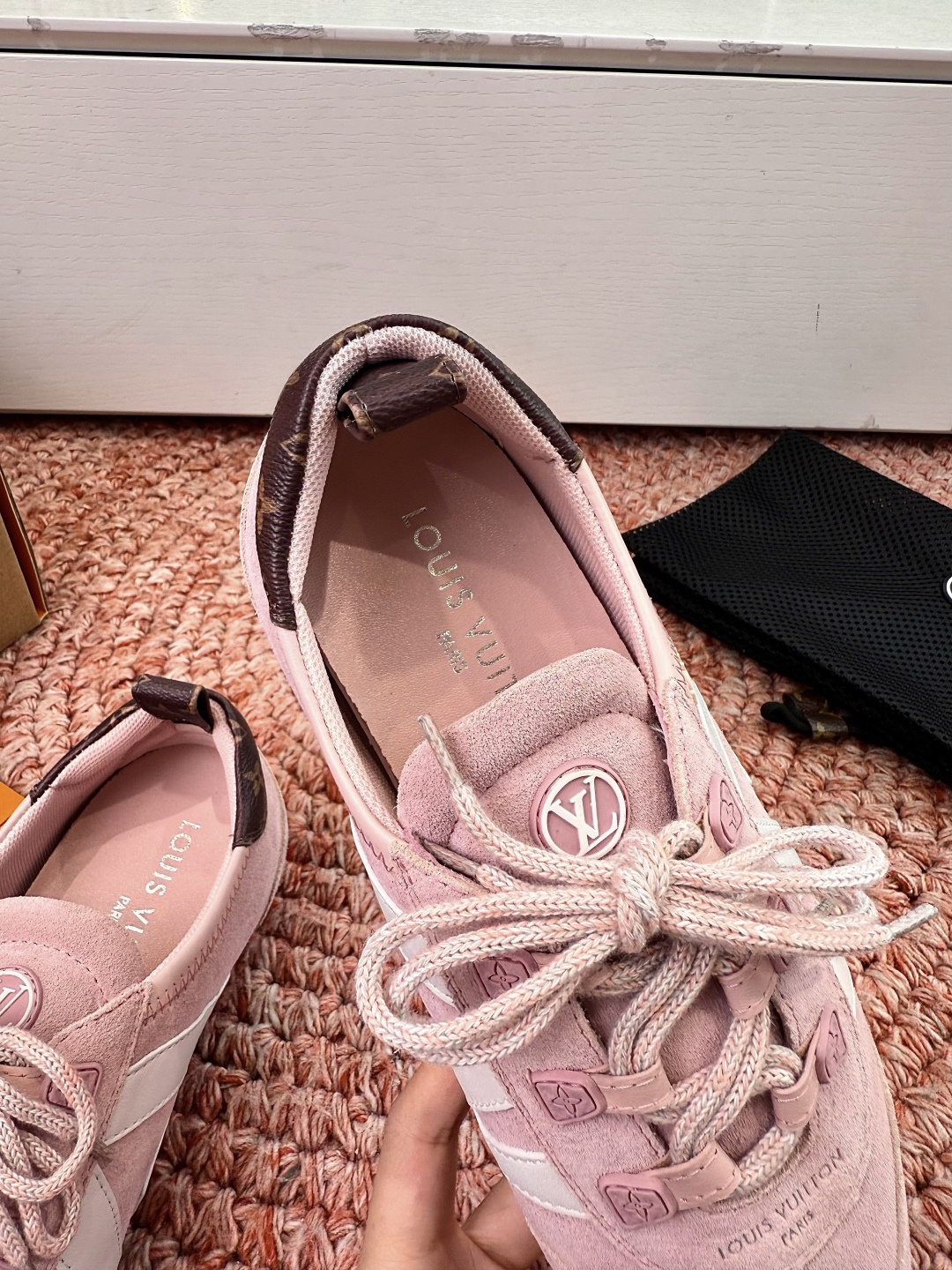 🌾G000所见即所得2026年春夏秀场上推出的 LV Footprint Soccer 芭蕾运动鞋是 P