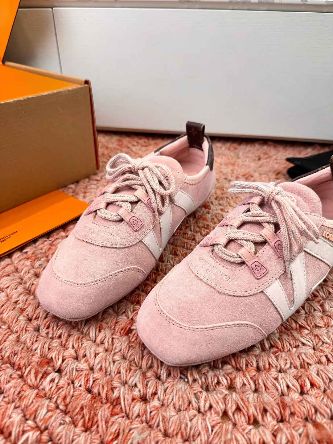 🌾G000所见即所得2026年春夏秀场上推出的 LV Footprint Soccer 芭蕾运动鞋是 P