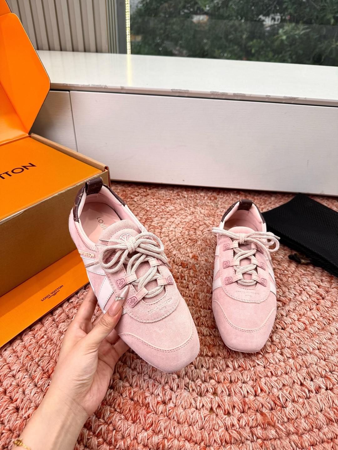 🌾G000所见即所得2026年春夏秀场上推出的 LV Footprint Soccer 芭蕾运动鞋是 P