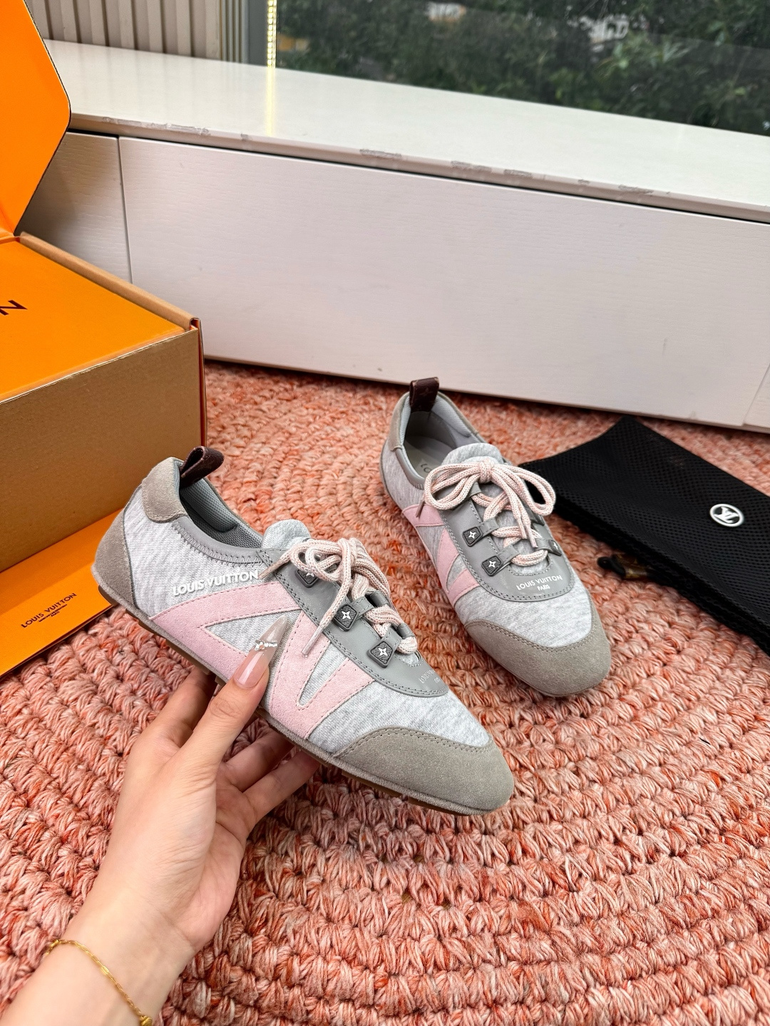 🌾G000所见即所得2026年春夏秀场上推出的 LV Footprint Soccer 芭蕾运动鞋是 P