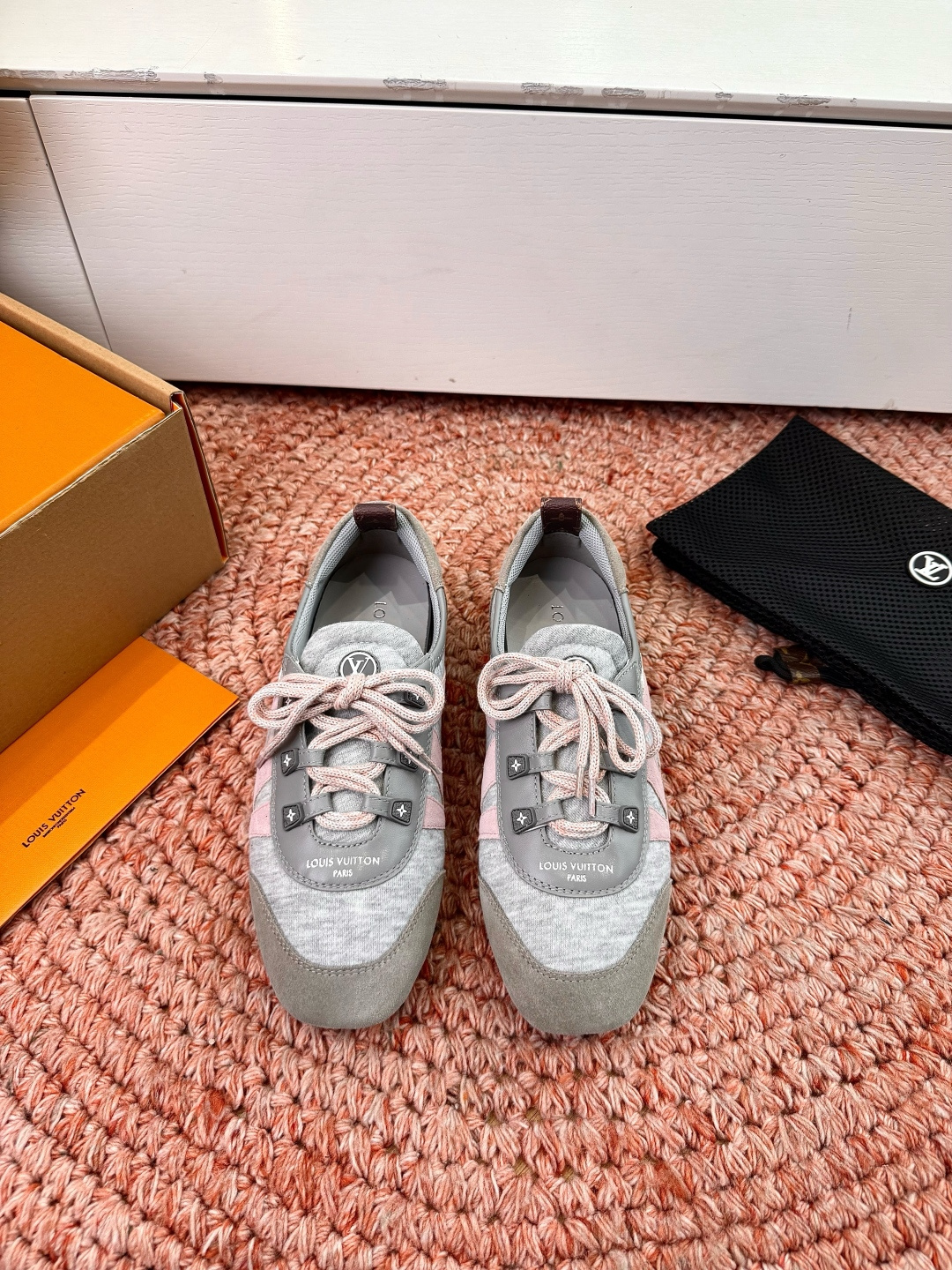 🌾G000所见即所得2026年春夏秀场上推出的 LV Footprint Soccer 芭蕾运动鞋是 P