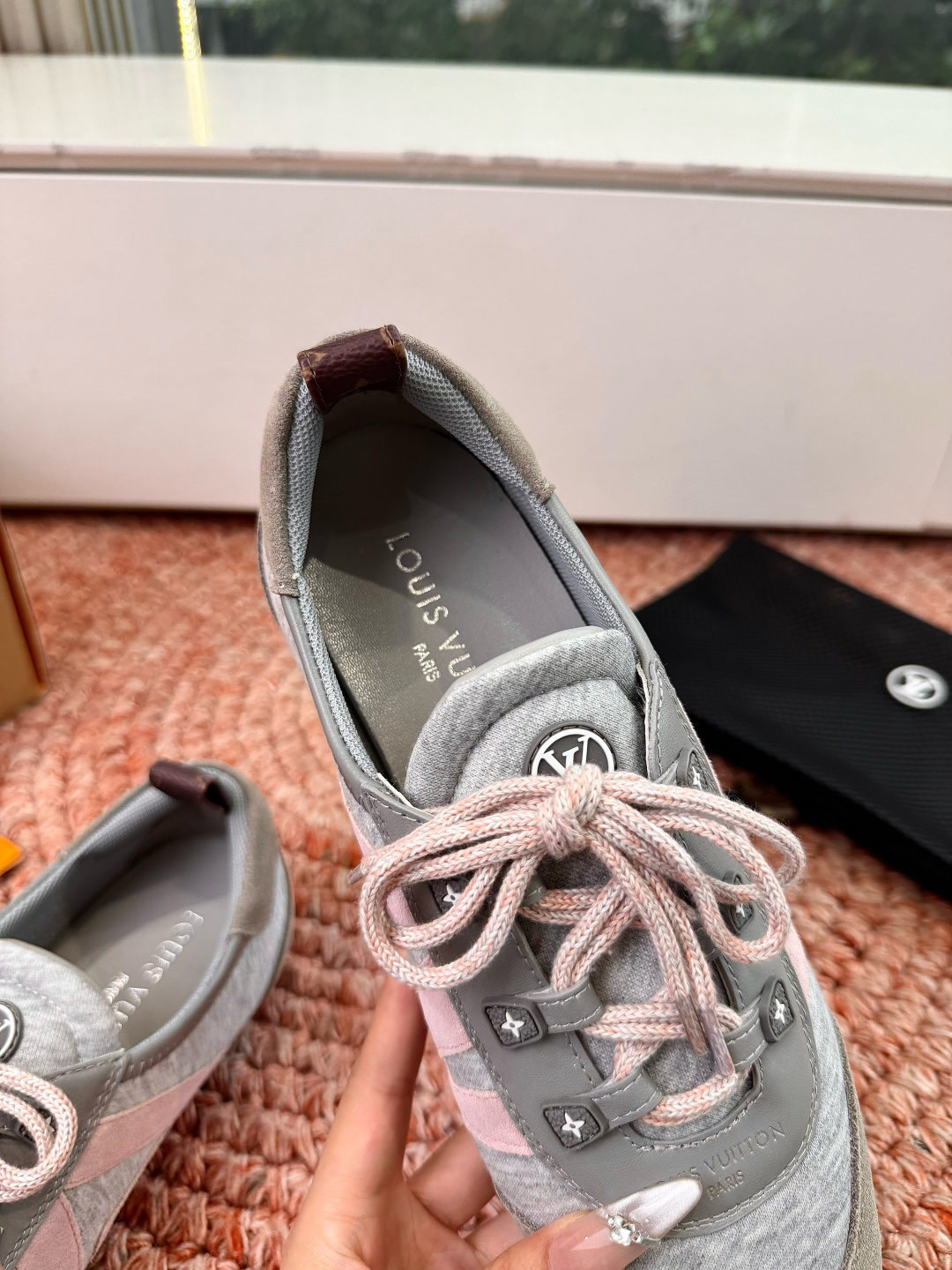 🌾G000所见即所得2026年春夏秀场上推出的 LV Footprint Soccer 芭蕾运动鞋是 P