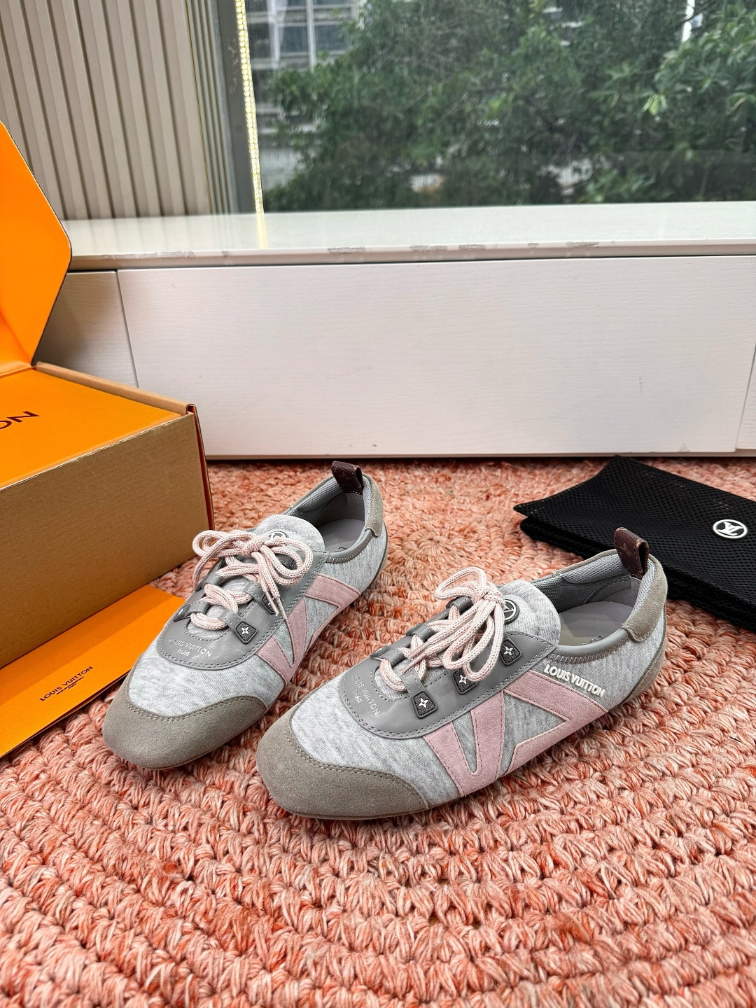 🌾G000所见即所得2026年春夏秀场上推出的 LV Footprint Soccer 芭蕾运动鞋是 P