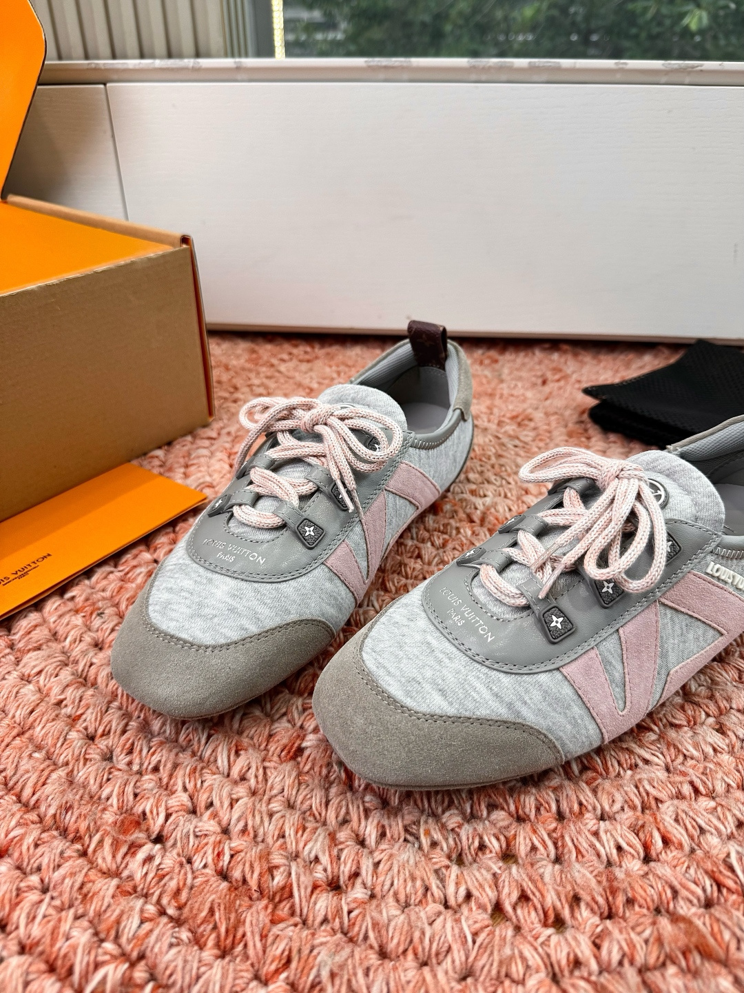 🌾G000所见即所得2026年春夏秀场上推出的 LV Footprint Soccer 芭蕾运动鞋是 P