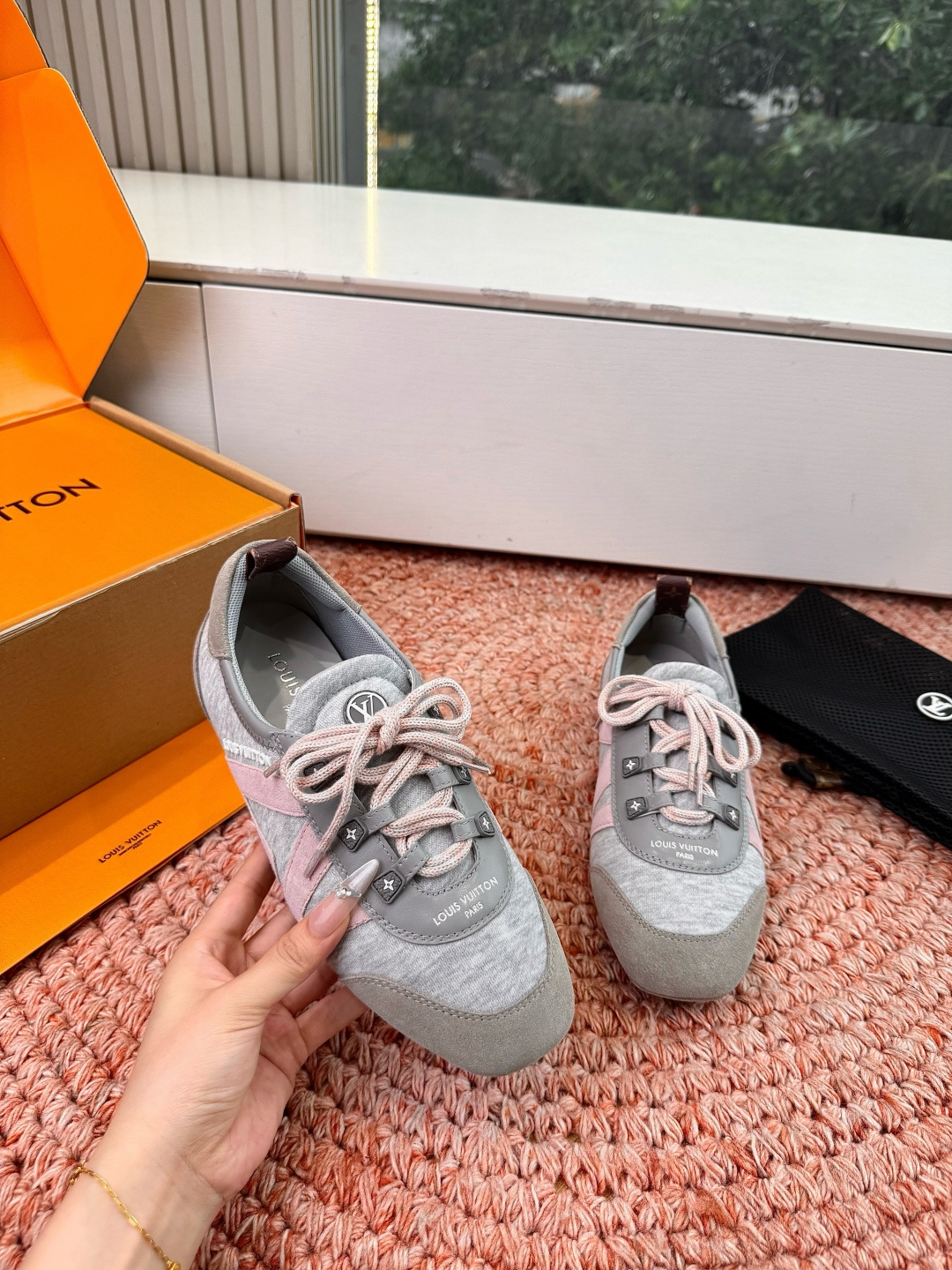🌾G000所见即所得2026年春夏秀场上推出的 LV Footprint Soccer 芭蕾运动鞋是 P