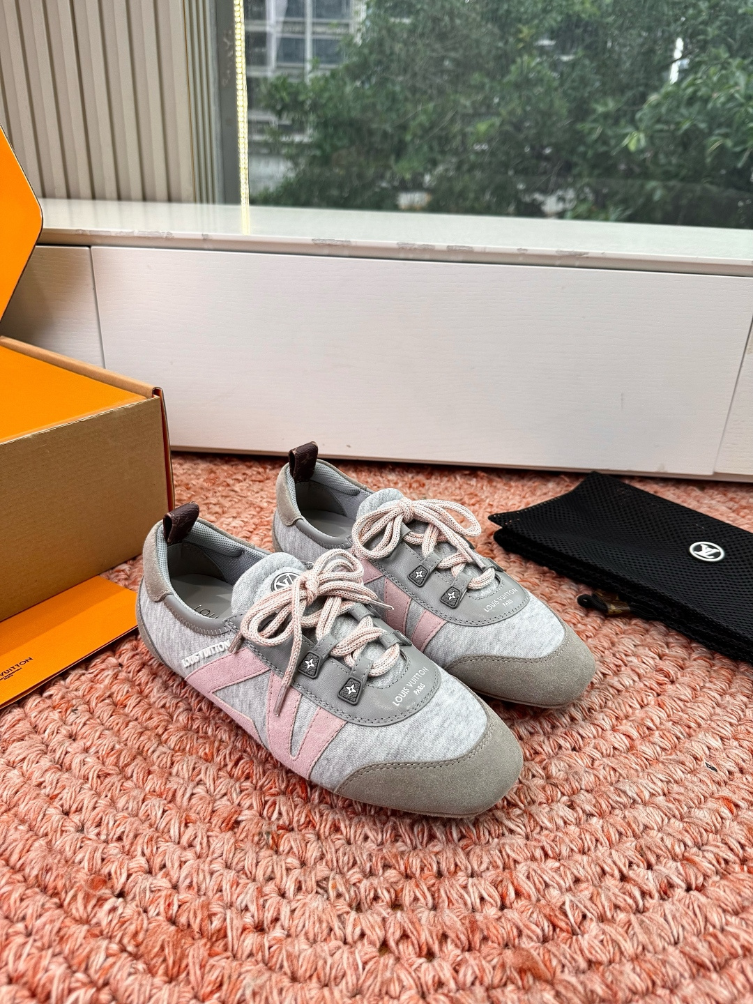🌾G000所见即所得2026年春夏秀场上推出的 LV Footprint Soccer 芭蕾运动鞋是 P