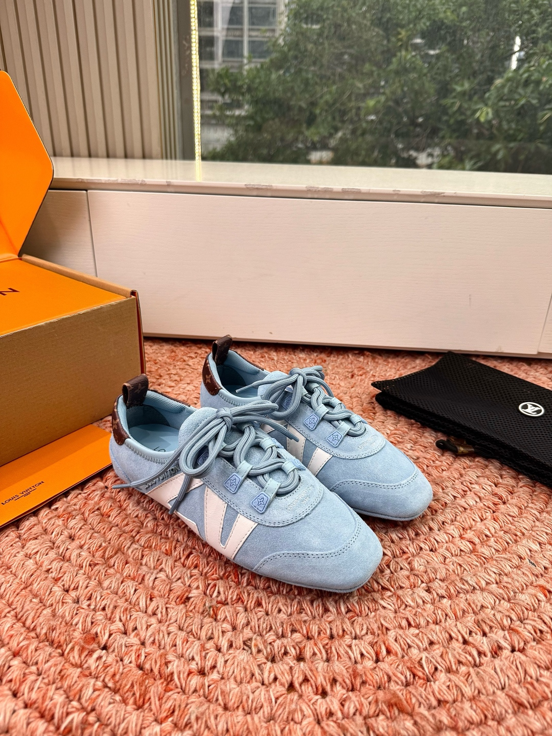 🌾G000所见即所得2026年春夏秀场上推出的 LV Footprint Soccer 芭蕾运动鞋是 P