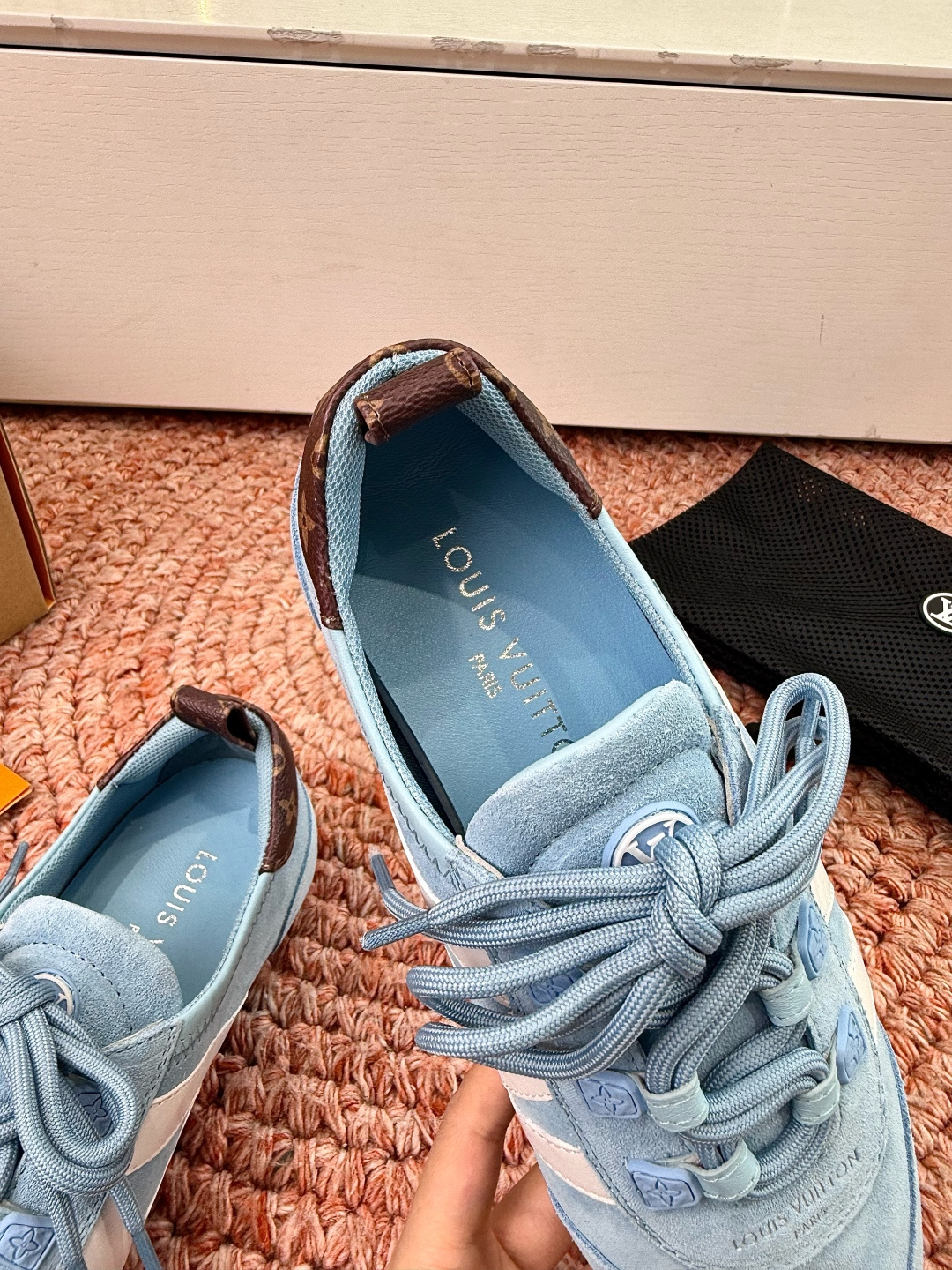 🌾G000所见即所得2026年春夏秀场上推出的 LV Footprint Soccer 芭蕾运动鞋是 P