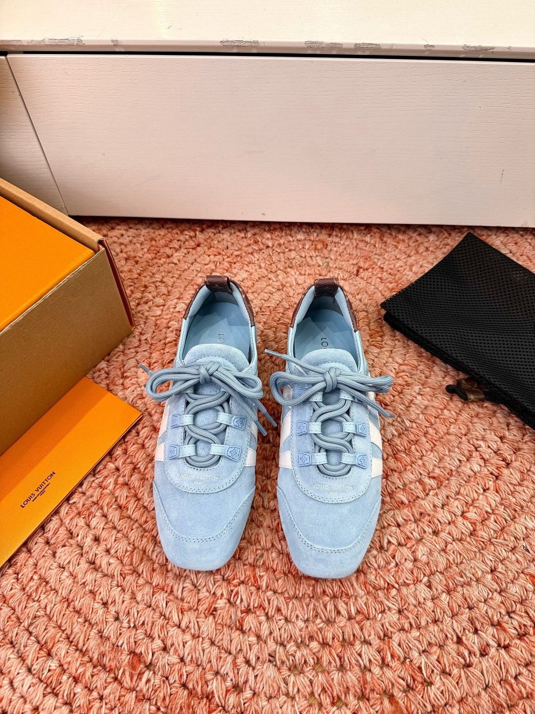 🌾G000所见即所得2026年春夏秀场上推出的 LV Footprint Soccer 芭蕾运动鞋是 P