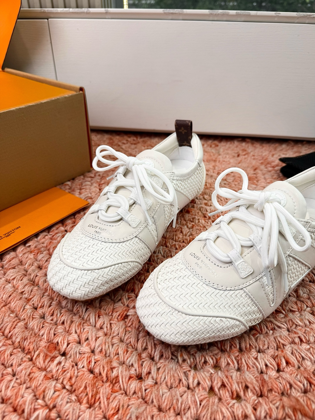 🌾G000所见即所得2026年春夏秀场上推出的 LV Footprint Soccer 芭蕾运动鞋是 P