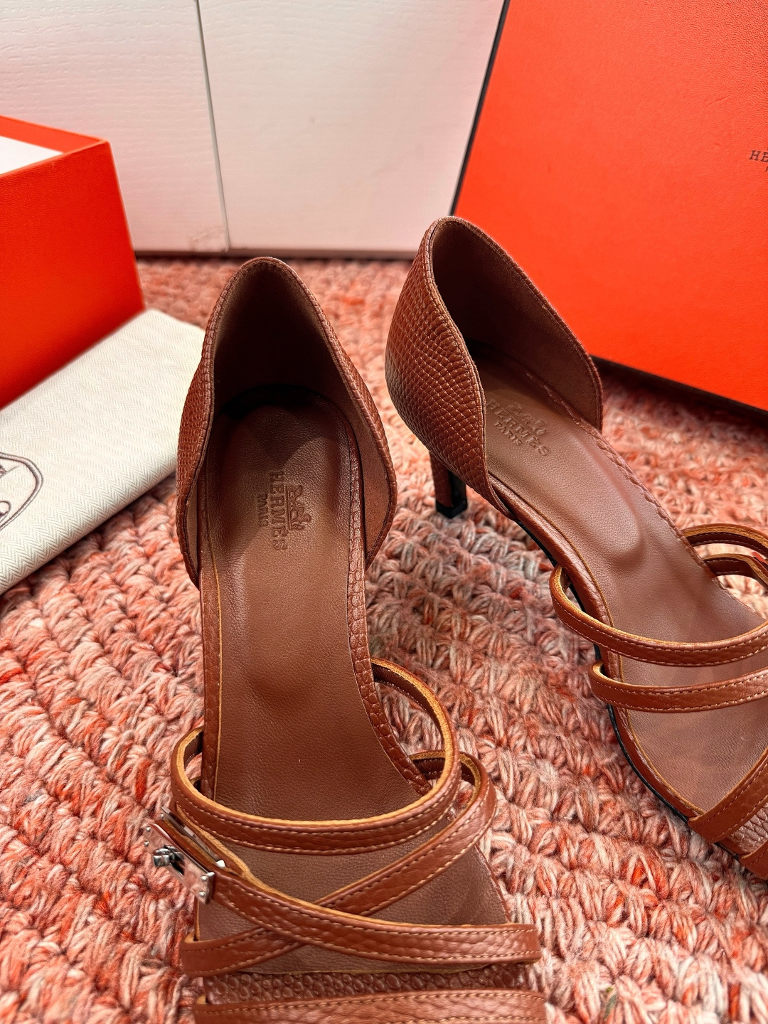 🌾G393Hermès/爱马仕2026WF新品Kelly扣细带高跟凉鞋Kelly包的传奇基因邂逅夏日步履