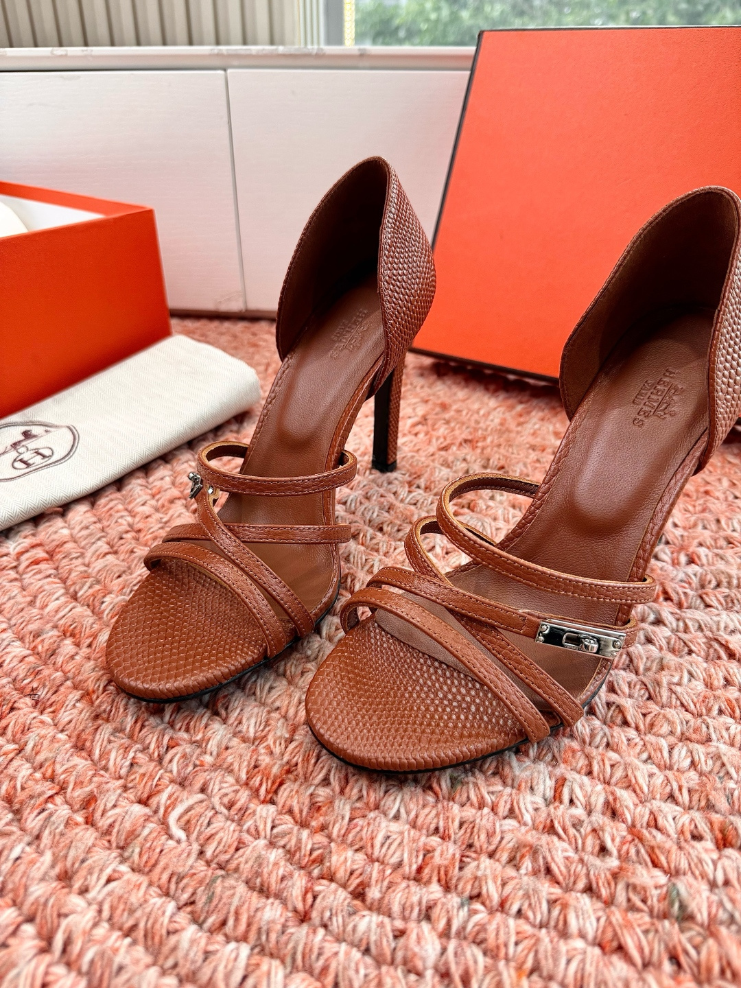 🌾G393Hermès/爱马仕2026WF新品Kelly扣细带高跟凉鞋Kelly包的传奇基因邂逅夏日步履