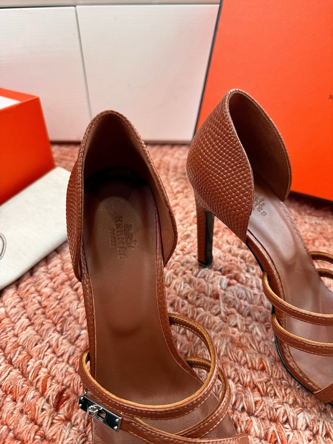 🌾G393Hermès/爱马仕2026WF新品Kelly扣细带高跟凉鞋Kelly包的传奇基因邂逅夏日步履
