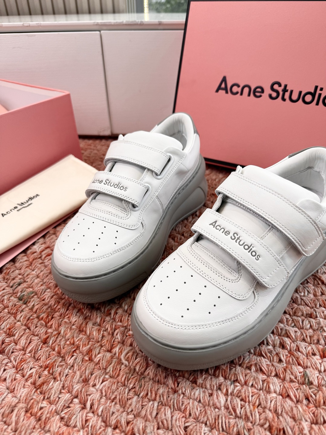 🌾G035代购级别现货供应高版Acne Studios经典魔术贴平底笑脸真皮休闲板鞋运动女鞋小白鞋面料：