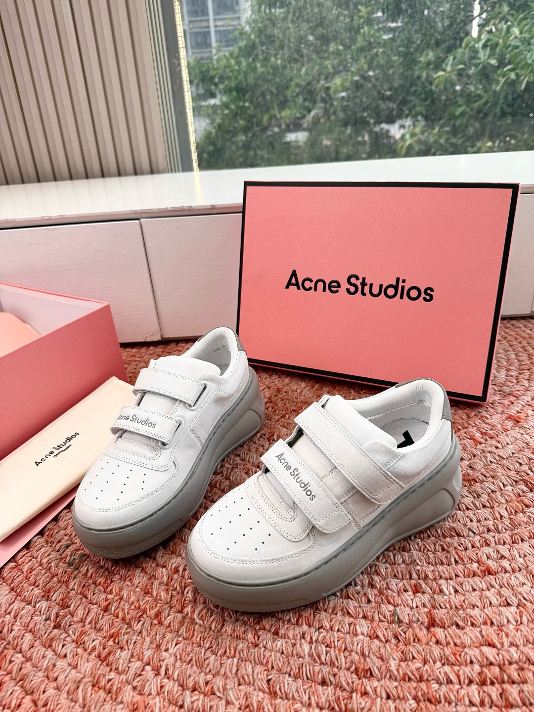 🌾G035代购级别现货供应高版Acne Studios经典魔术贴平底笑脸真皮休闲板鞋运动女鞋小白鞋面料：
