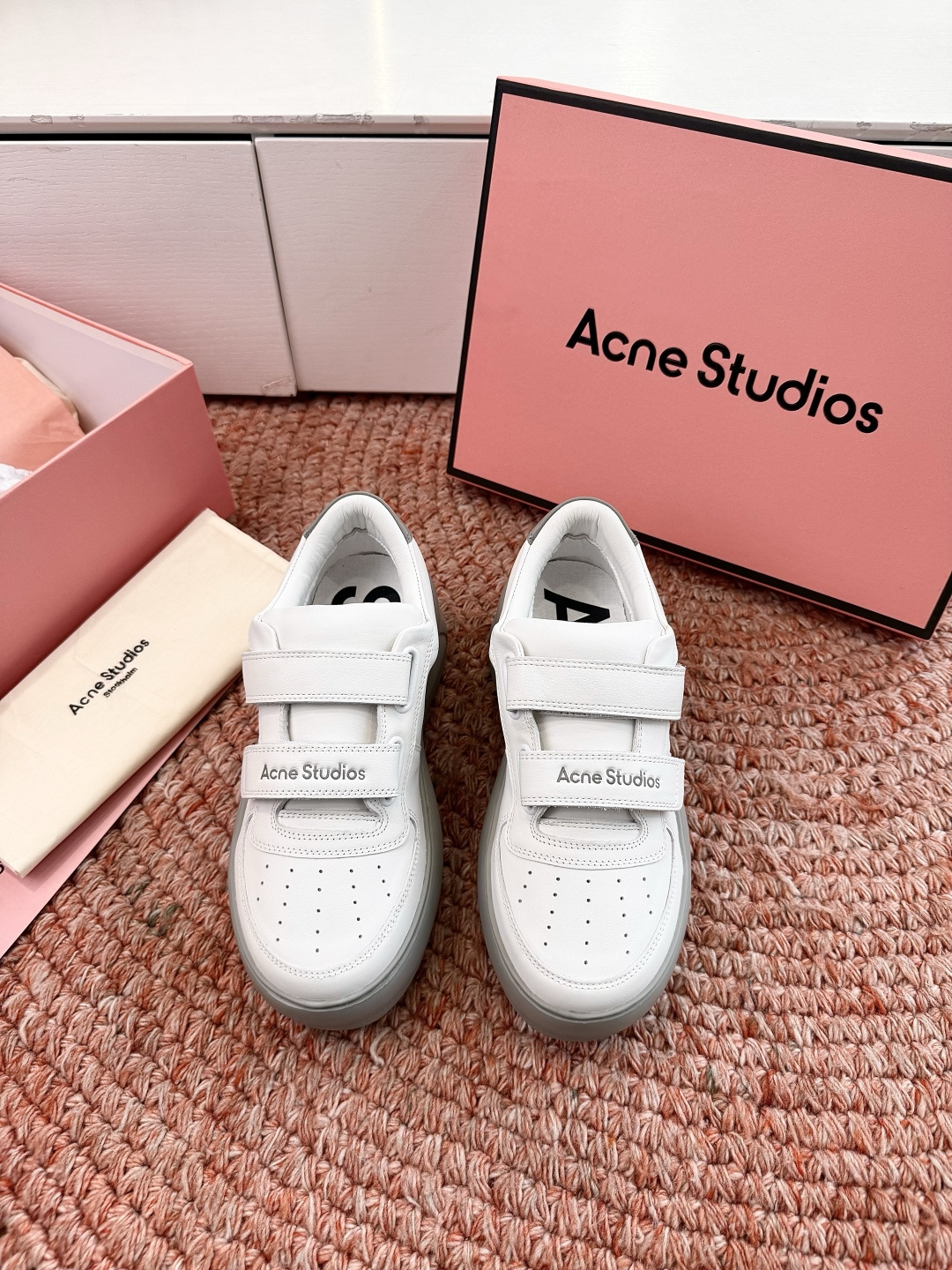 🌾G035代购级别现货供应高版Acne Studios经典魔术贴平底笑脸真皮休闲板鞋运动女鞋小白鞋面料：
