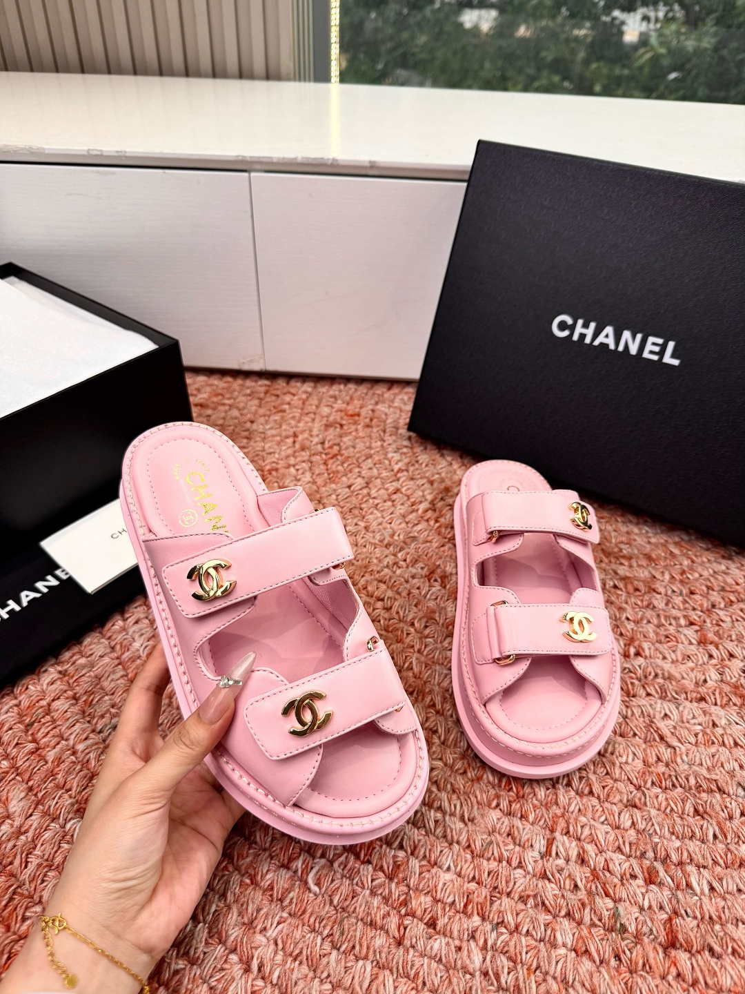 🌾G273顶级Chanel 2026ss小香沙滩凉鞋 顶级专柜品质 每年必入的经典款之一！最新出双C金属