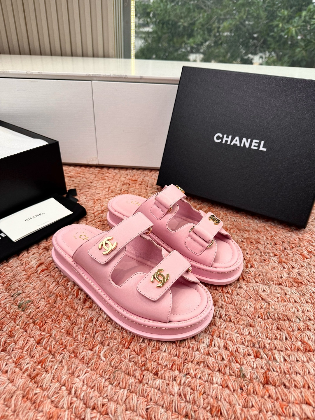 🌾G273顶级Chanel 2026ss小香沙滩凉鞋 顶级专柜品质 每年必入的经典款之一！最新出双C金属