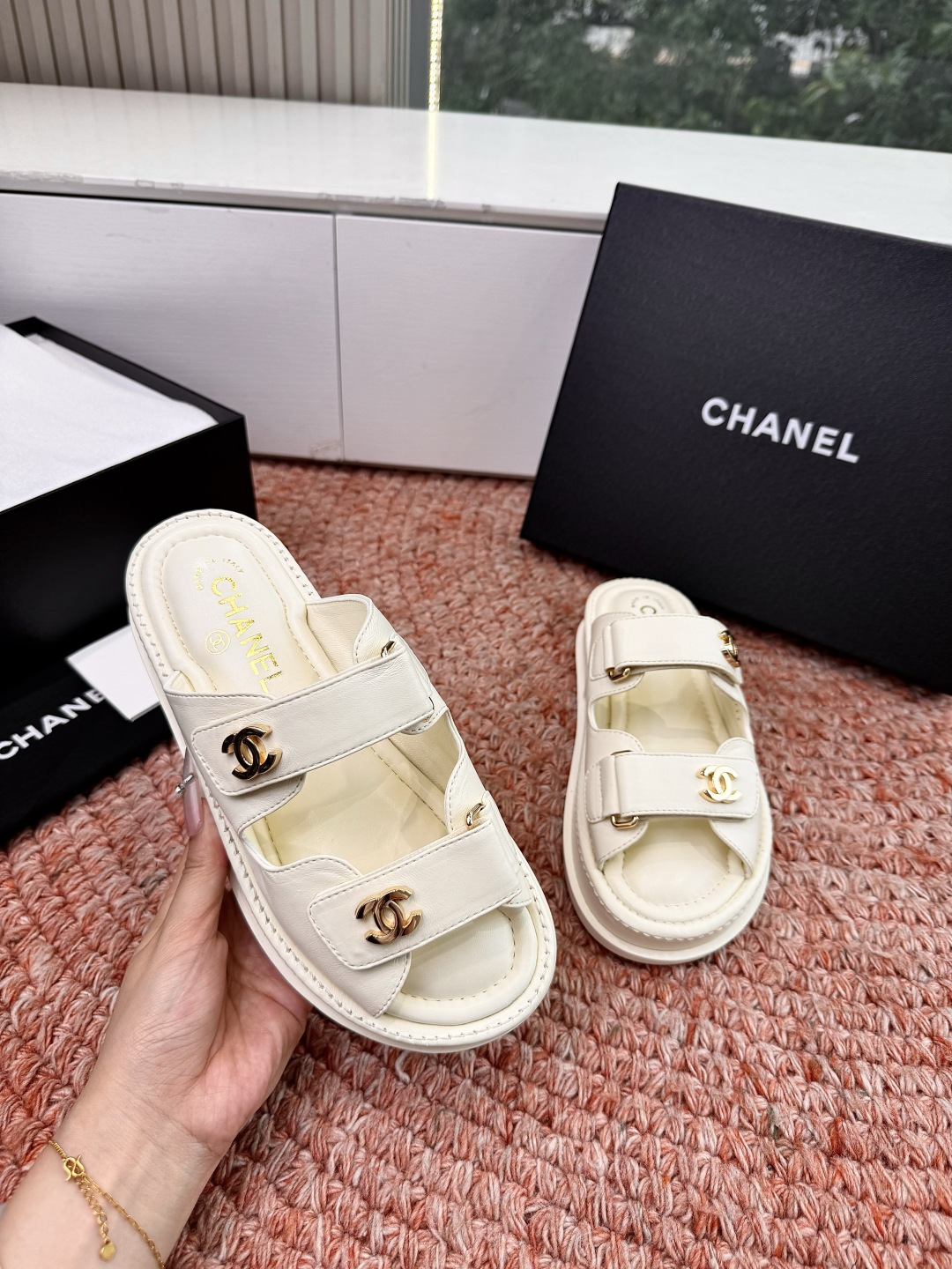 🌾G273顶级Chanel 2026ss小香沙滩凉鞋 顶级专柜品质 每年必入的经典款之一！最新出双C金属