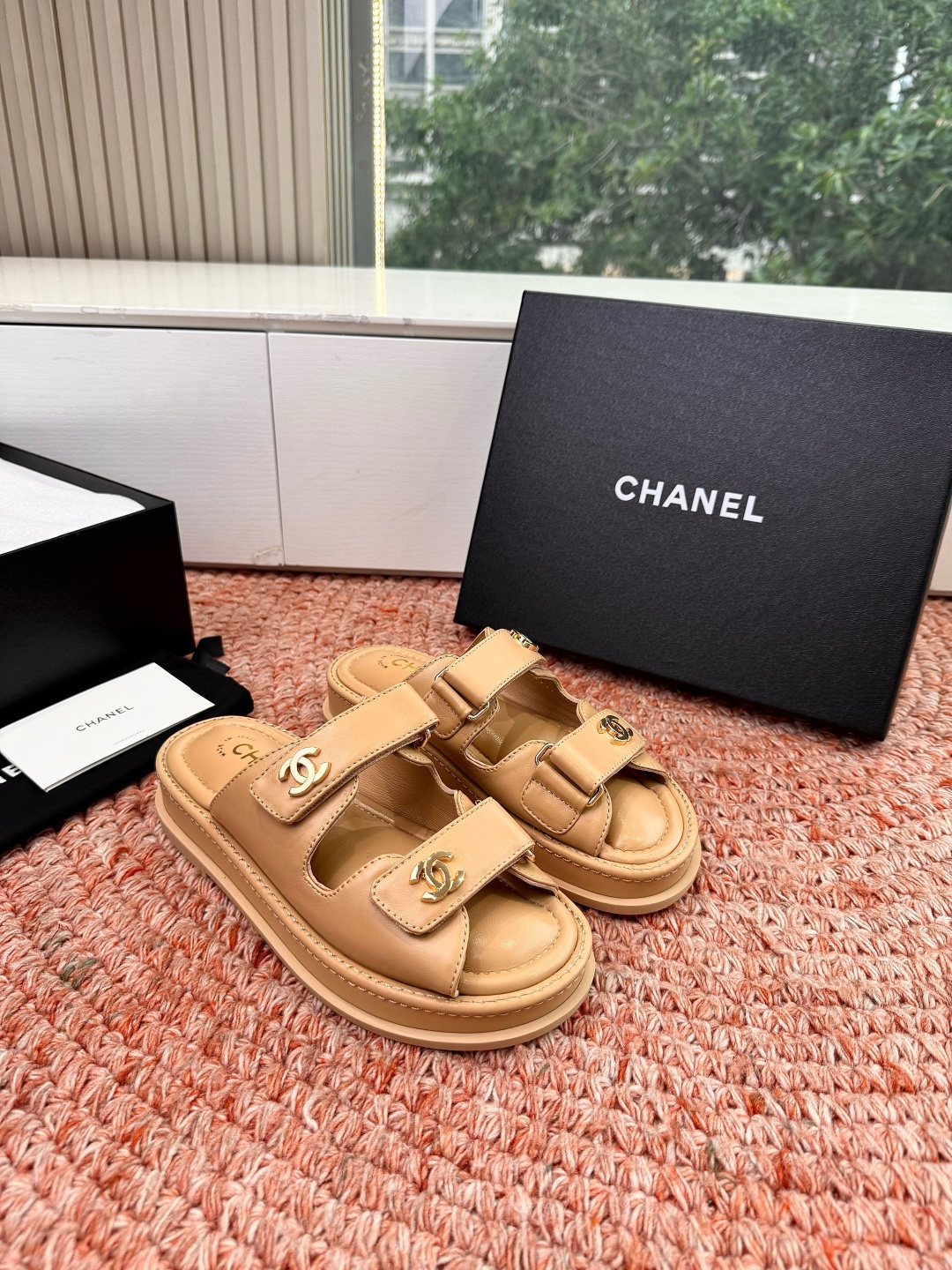 🌾G273顶级Chanel 2026ss小香沙滩凉鞋 顶级专柜品质 每年必入的经典款之一！最新出双C金属