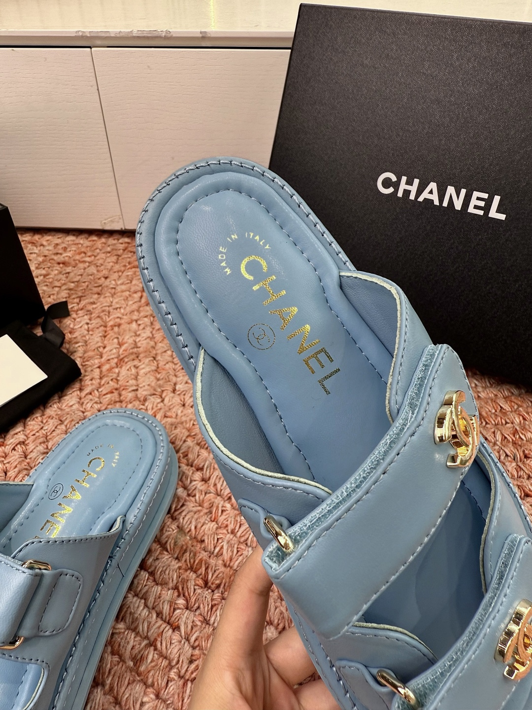 🌾G273顶级Chanel 2026ss小香沙滩凉鞋 顶级专柜品质 每年必入的经典款之一！最新出双C金属