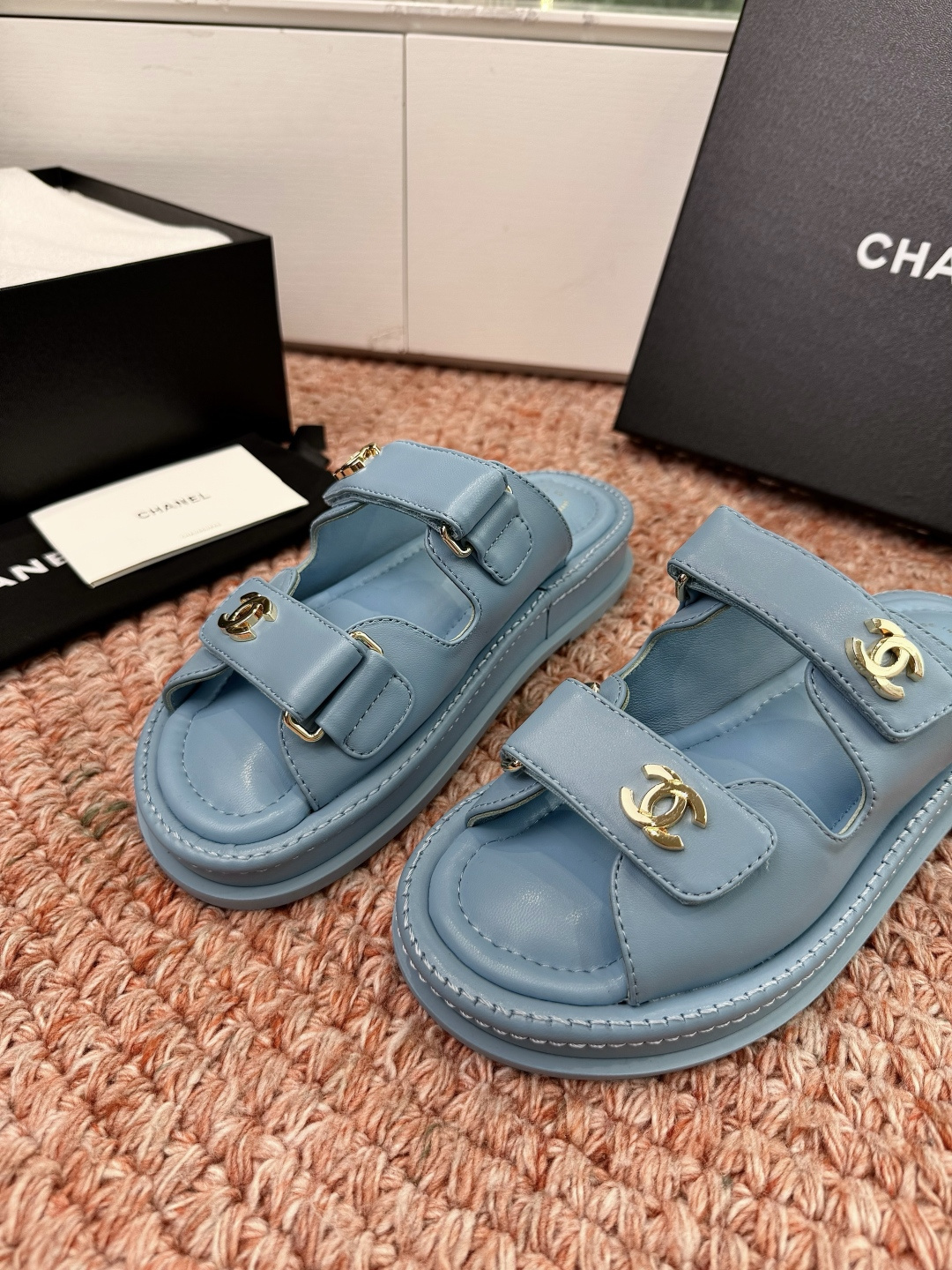 🌾G273顶级Chanel 2026ss小香沙滩凉鞋 顶级专柜品质 每年必入的经典款之一！最新出双C金属